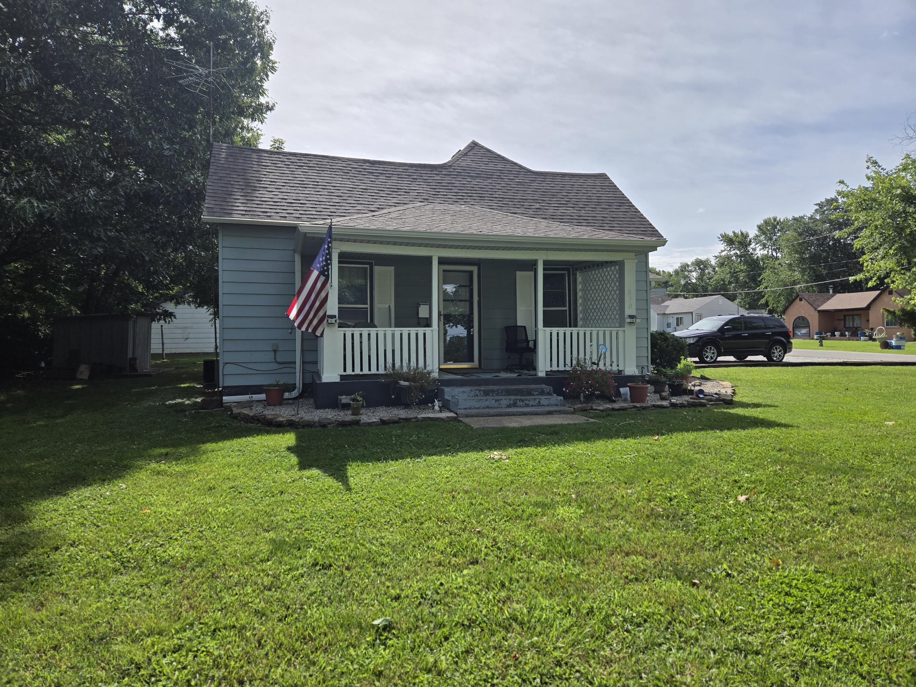 830 South Park Avenue Property Photo 2