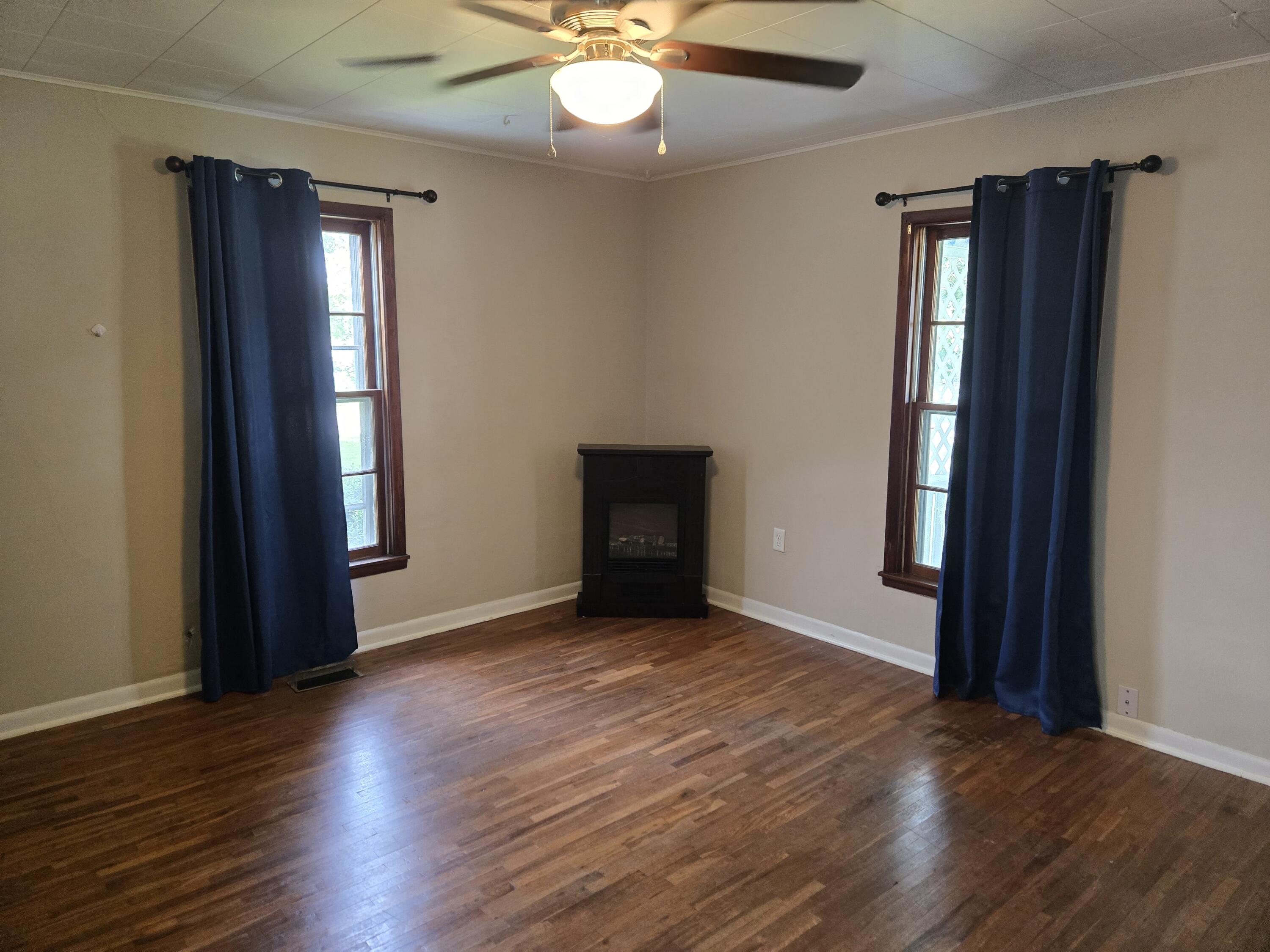 830 South Park Avenue Property Photo 3