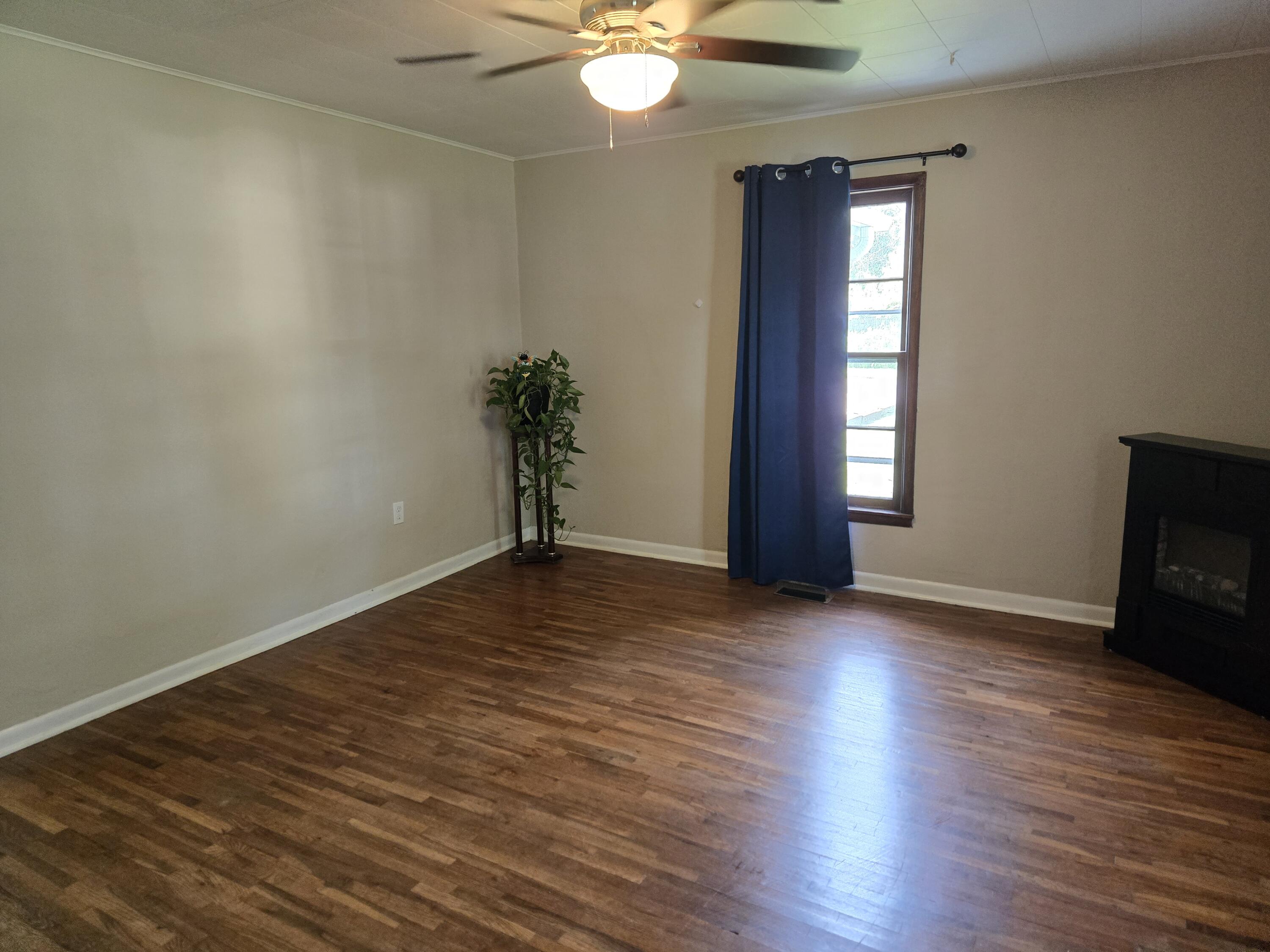 830 South Park Avenue Property Photo 4