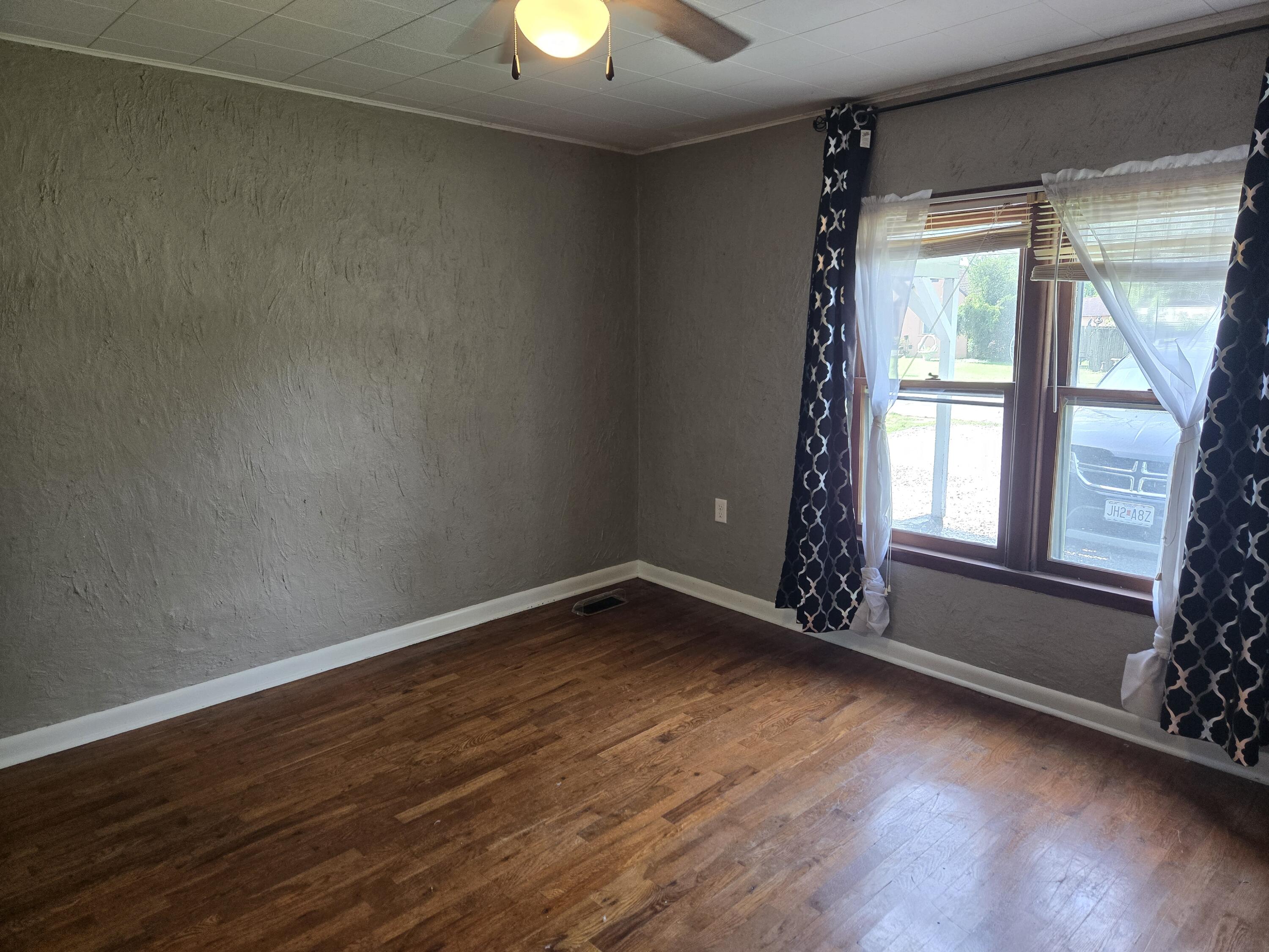 830 South Park Avenue Property Photo 10