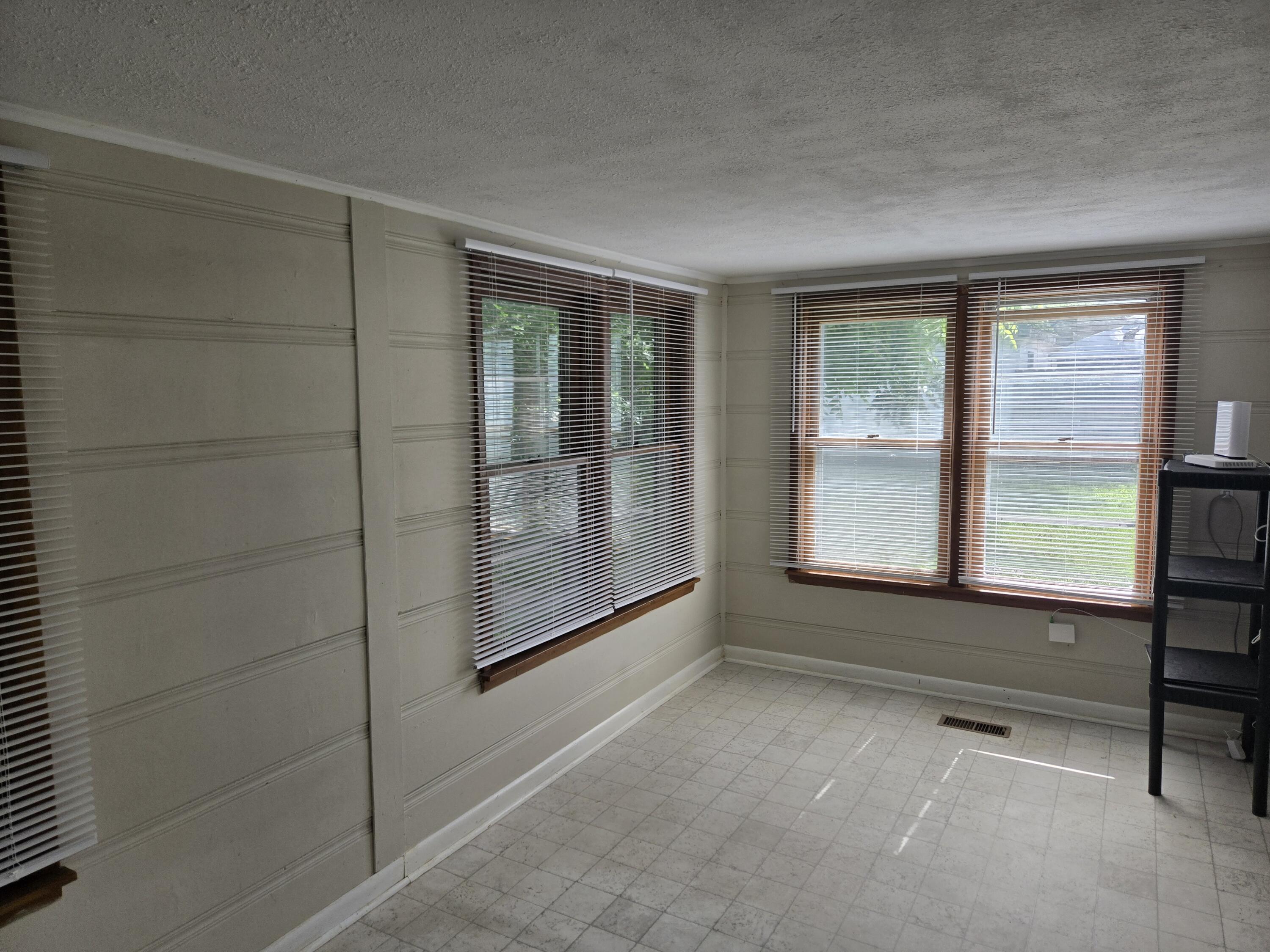 830 South Park Avenue Property Photo 13