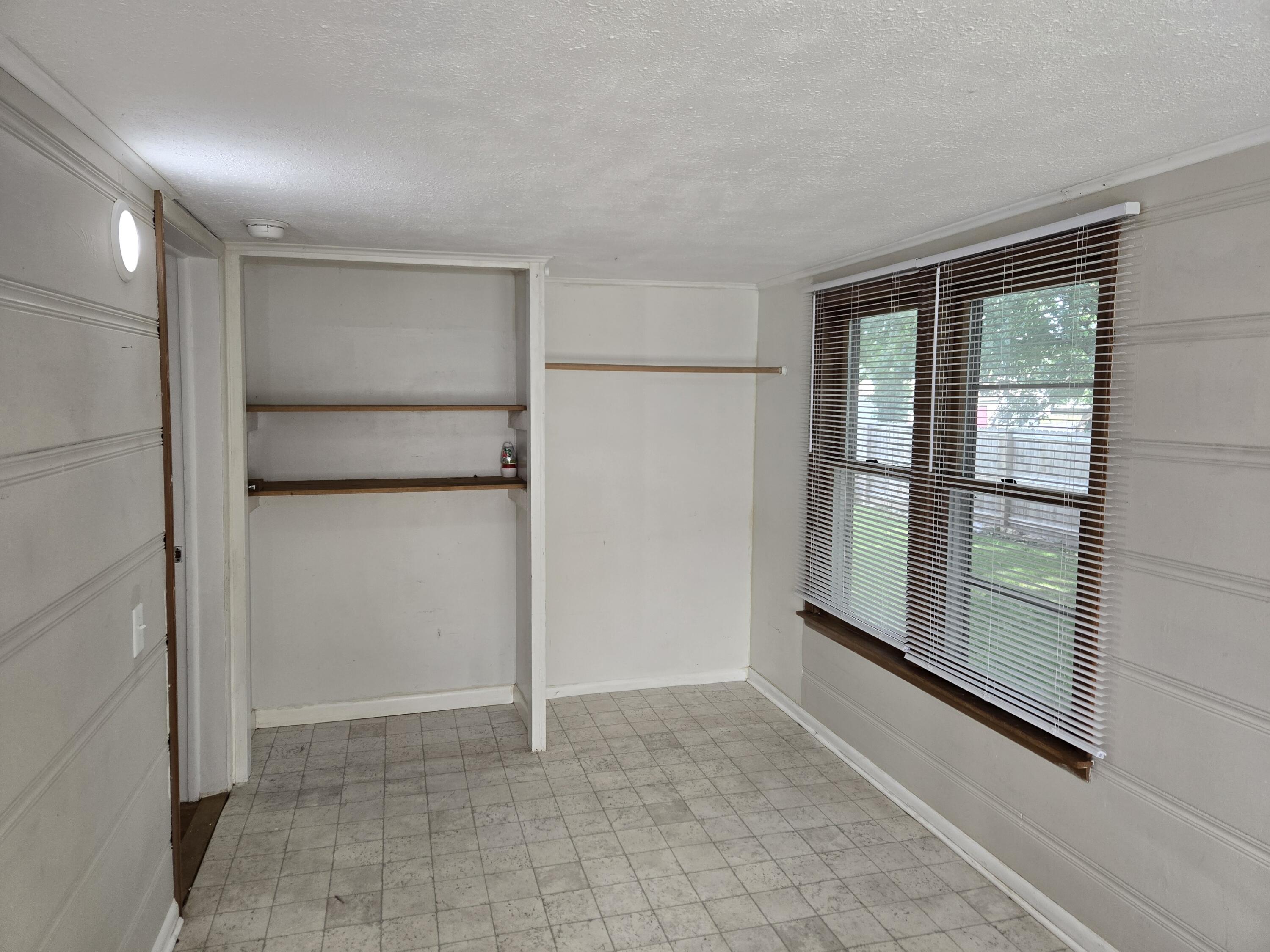 830 South Park Avenue Property Photo 14
