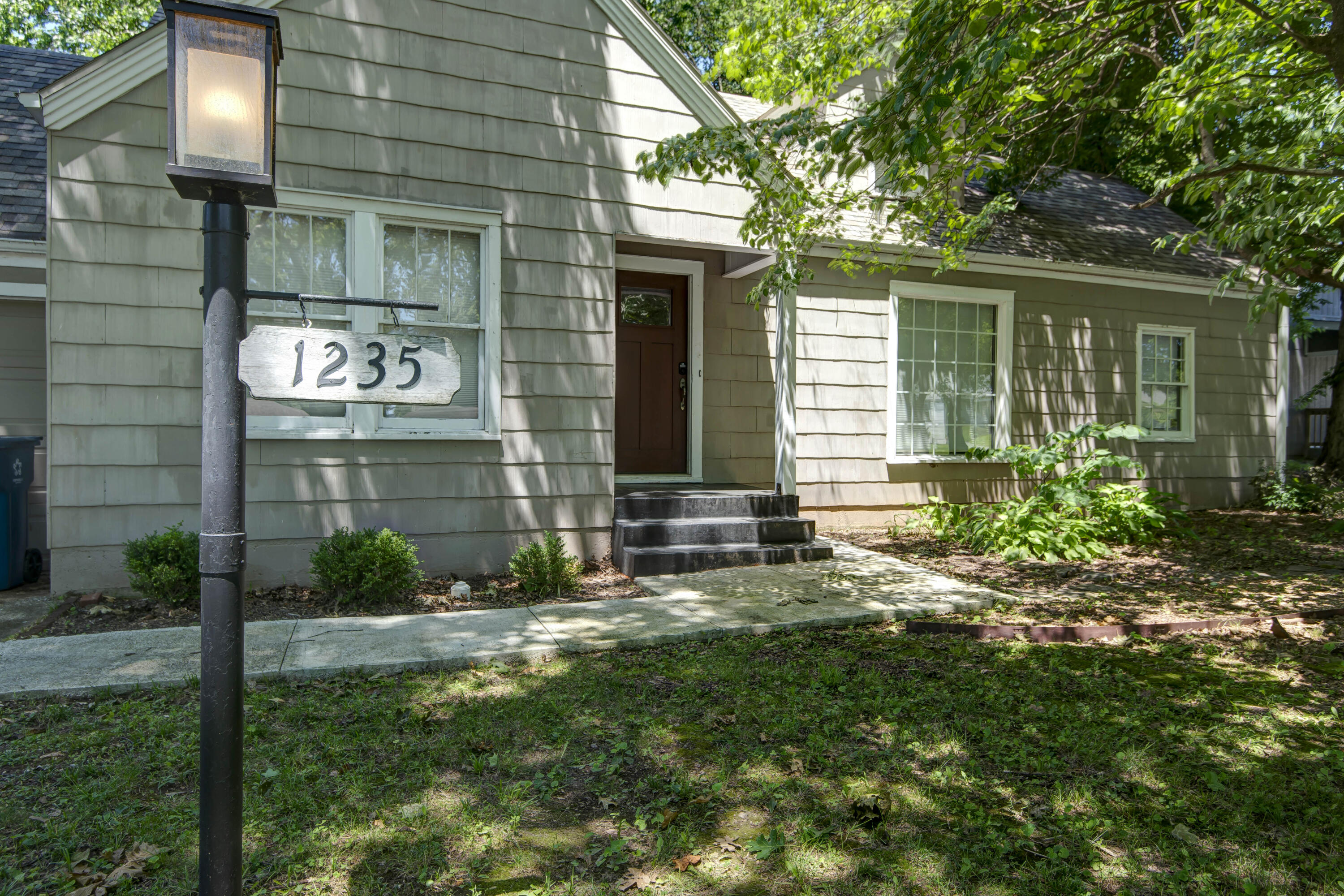 1235 East Stanford Street Property Photo 3