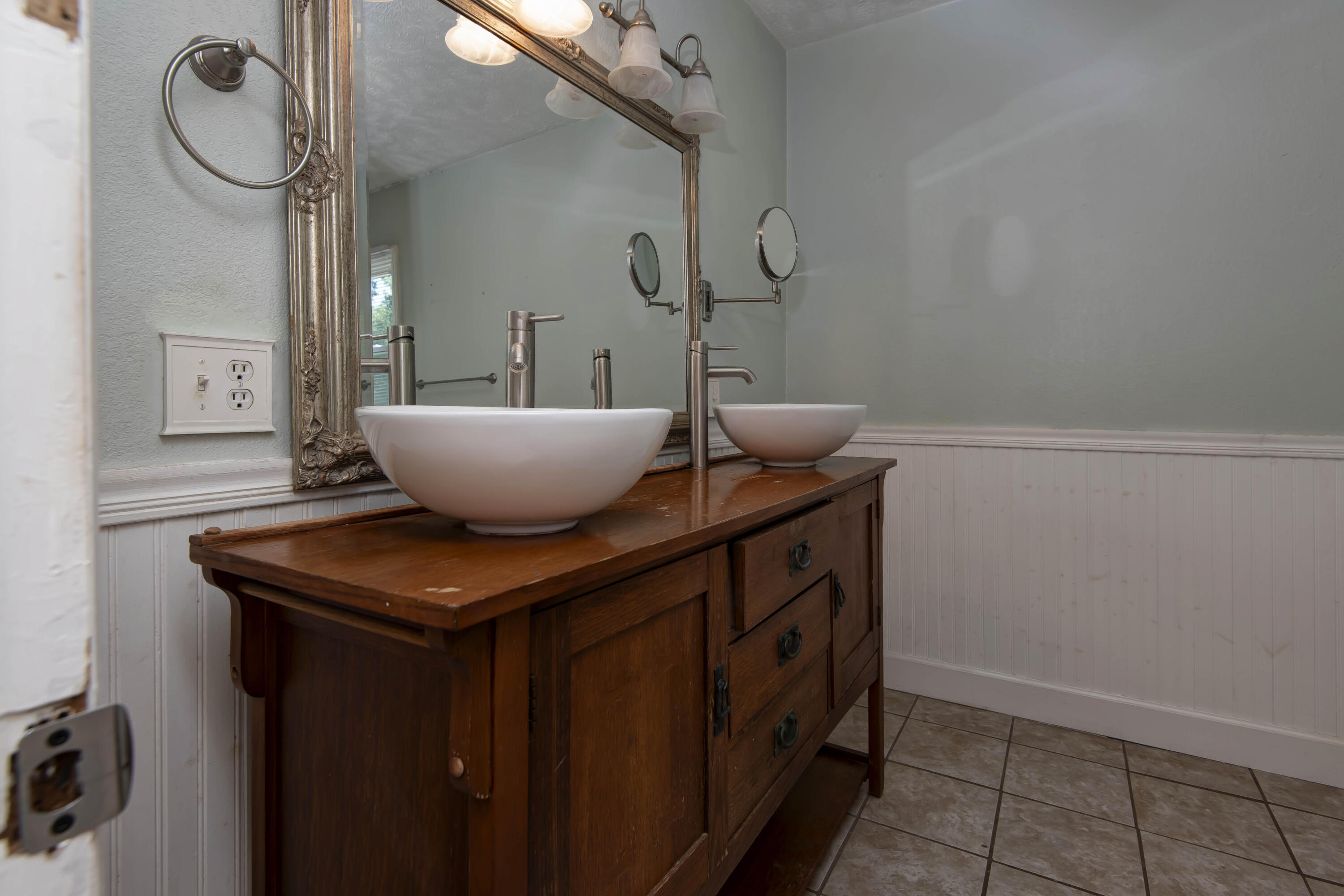 1235 East Stanford Street Property Photo 14