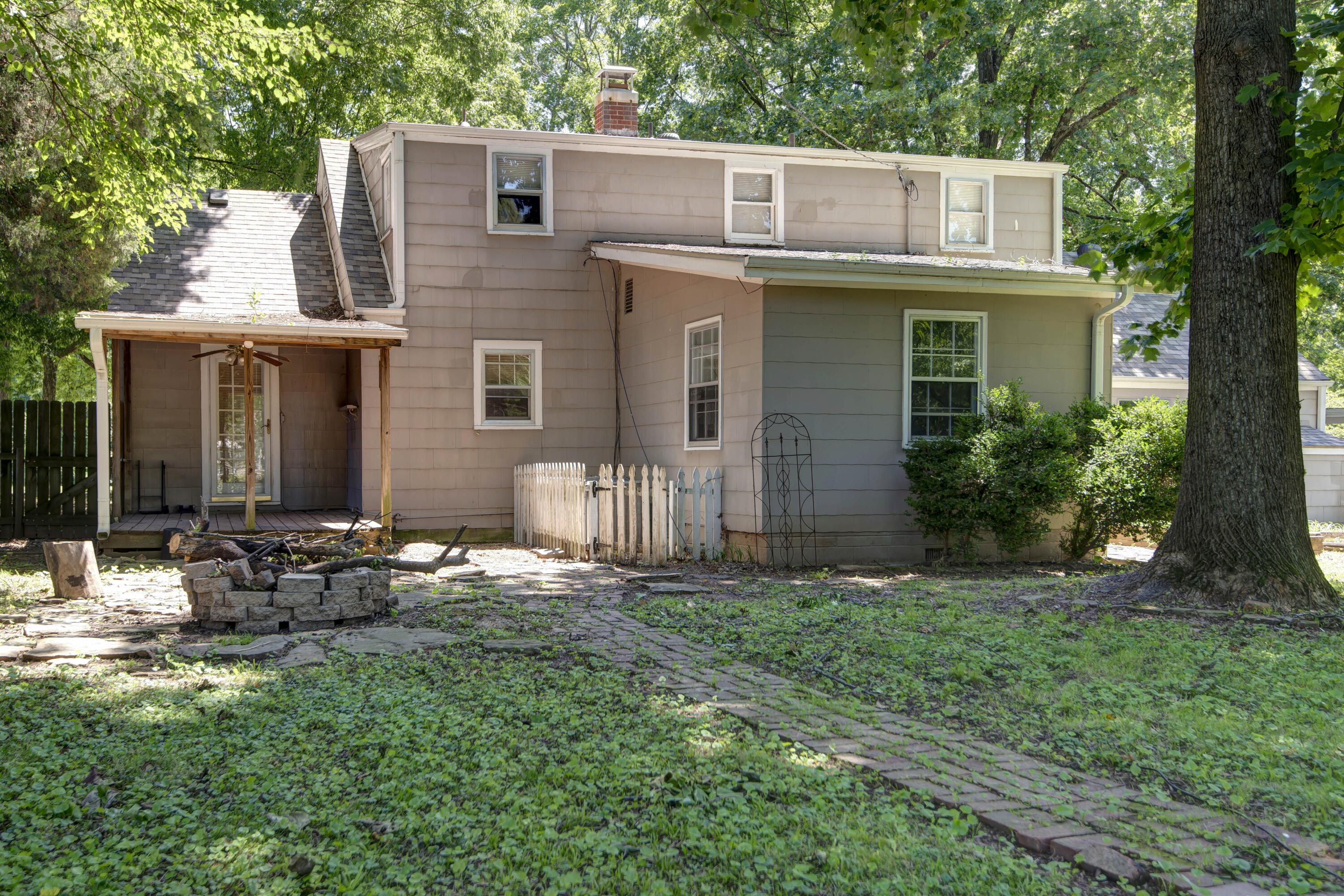 1235 East Stanford Street Property Photo 23