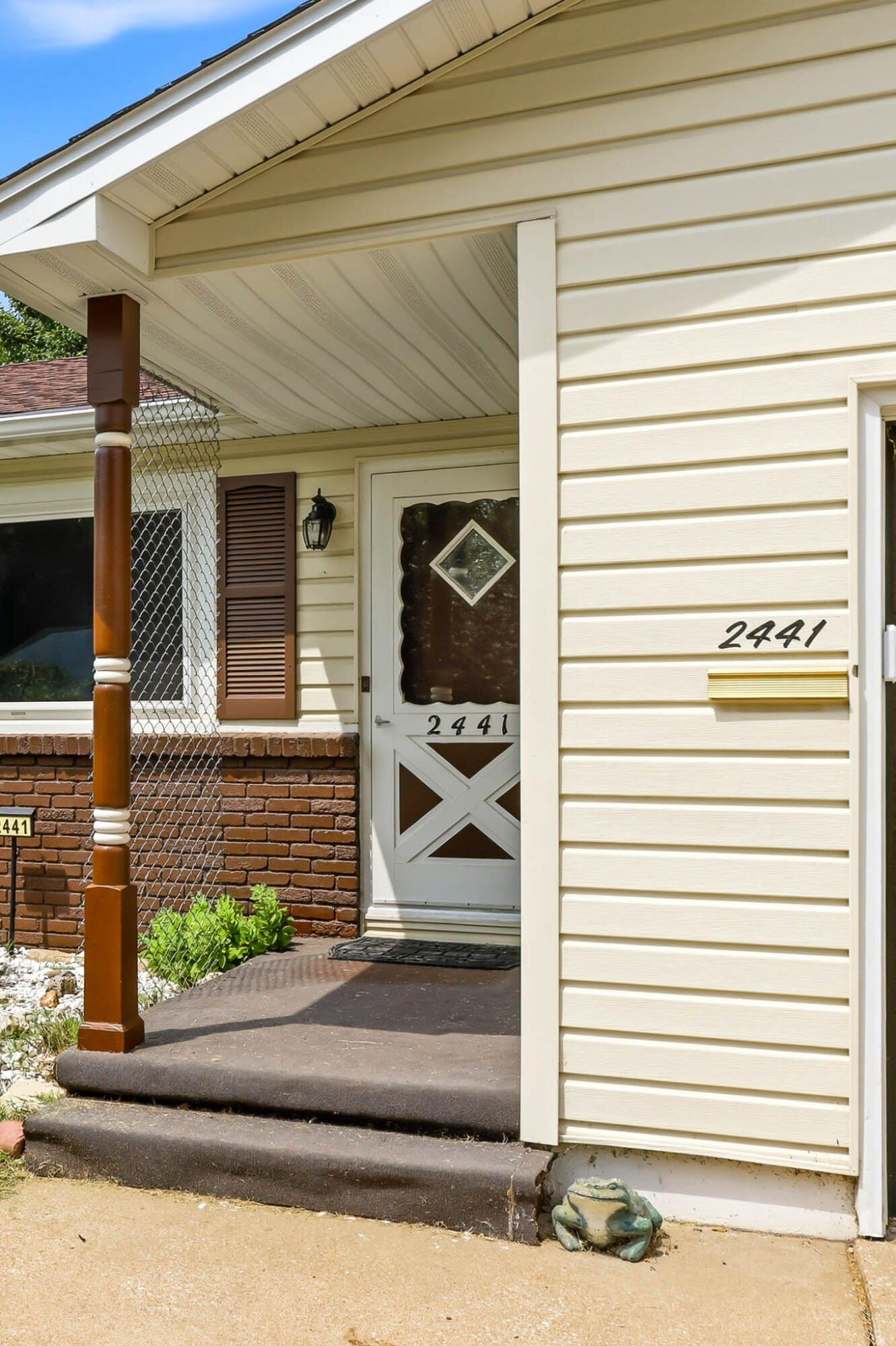 2441 South Westwood Avenue Property Photo 5