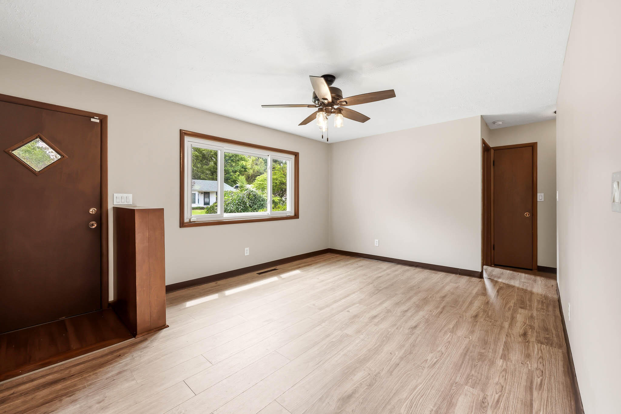 2441 South Westwood Avenue Property Photo 6