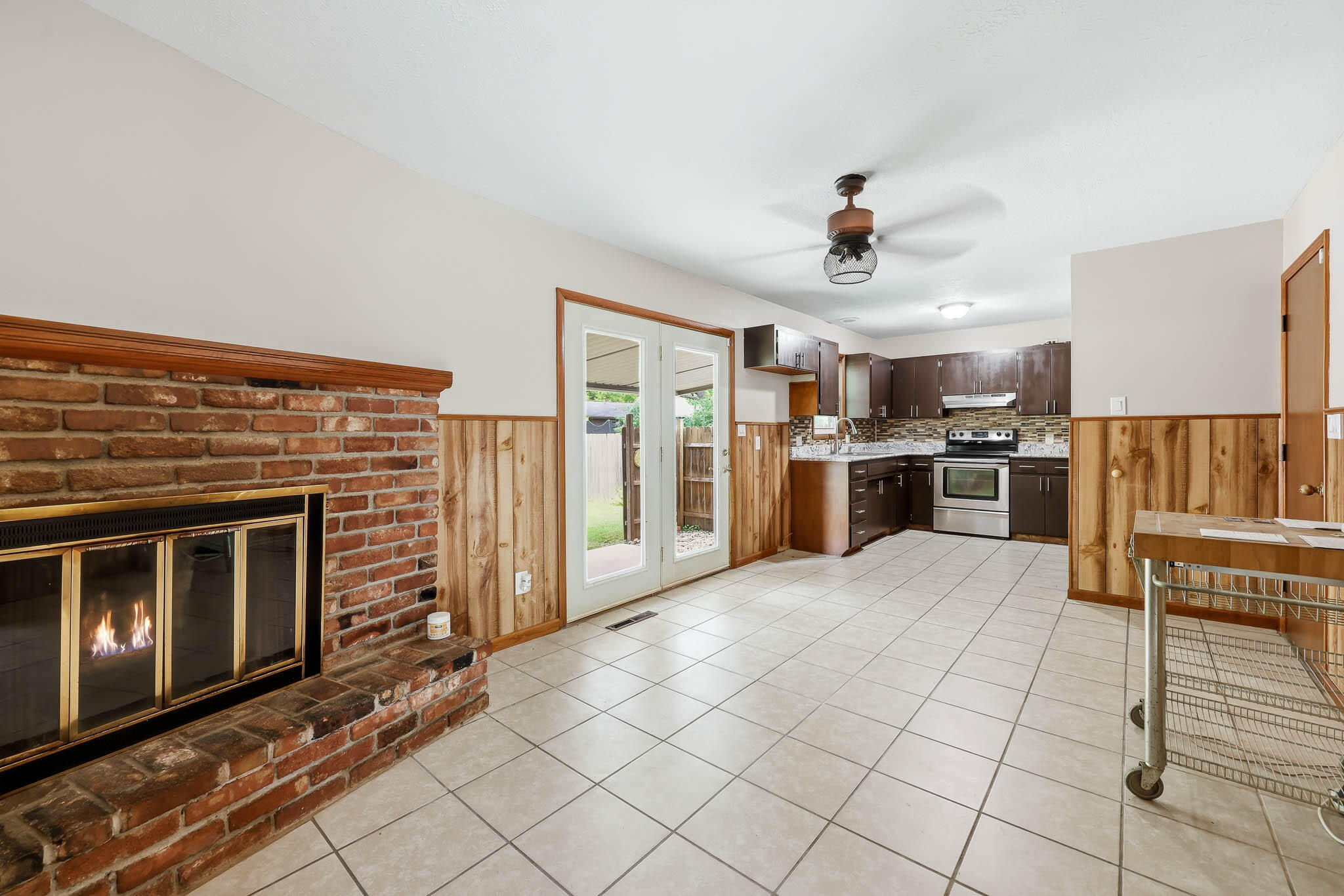 2441 South Westwood Avenue Property Photo 8