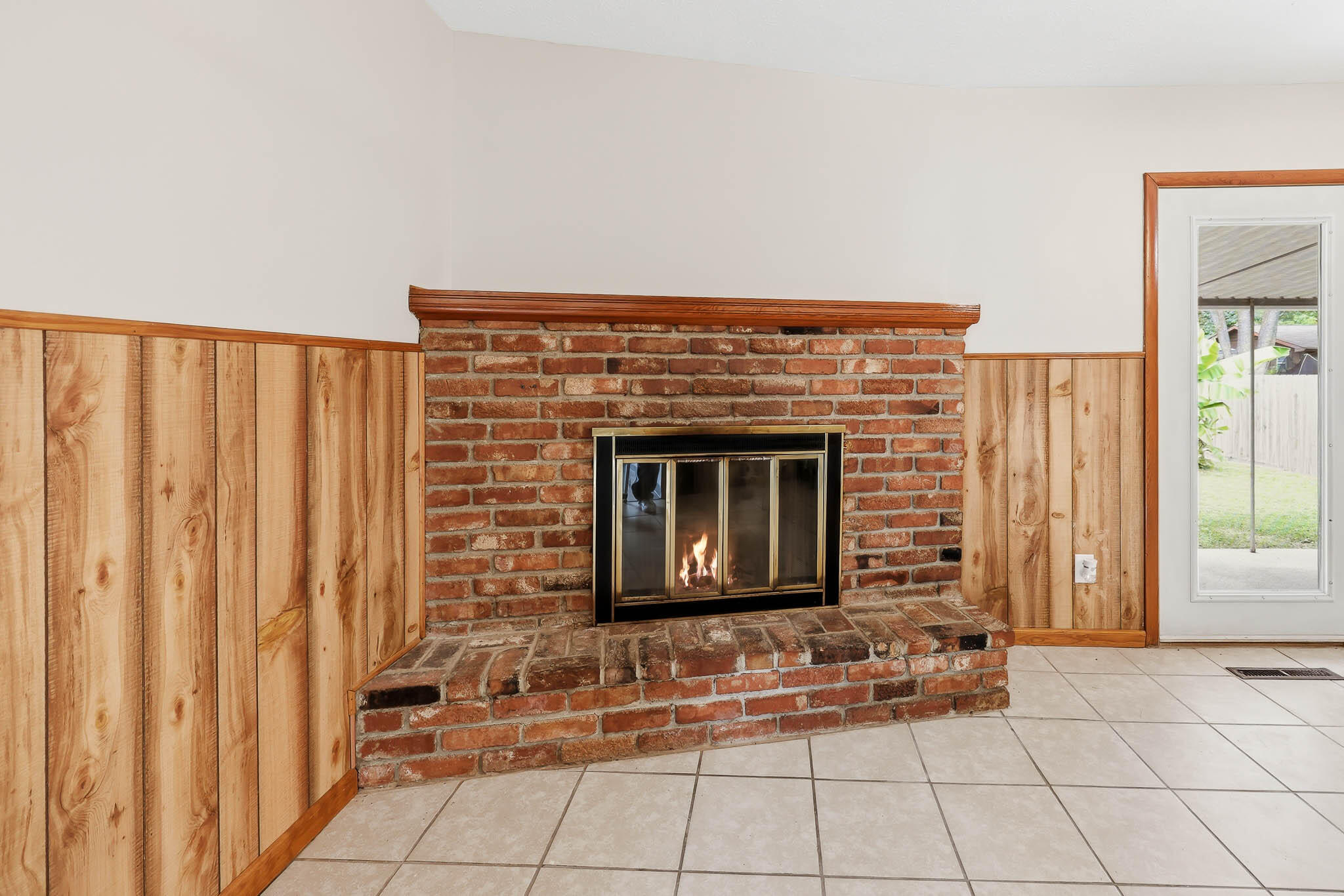 2441 South Westwood Avenue Property Photo 9