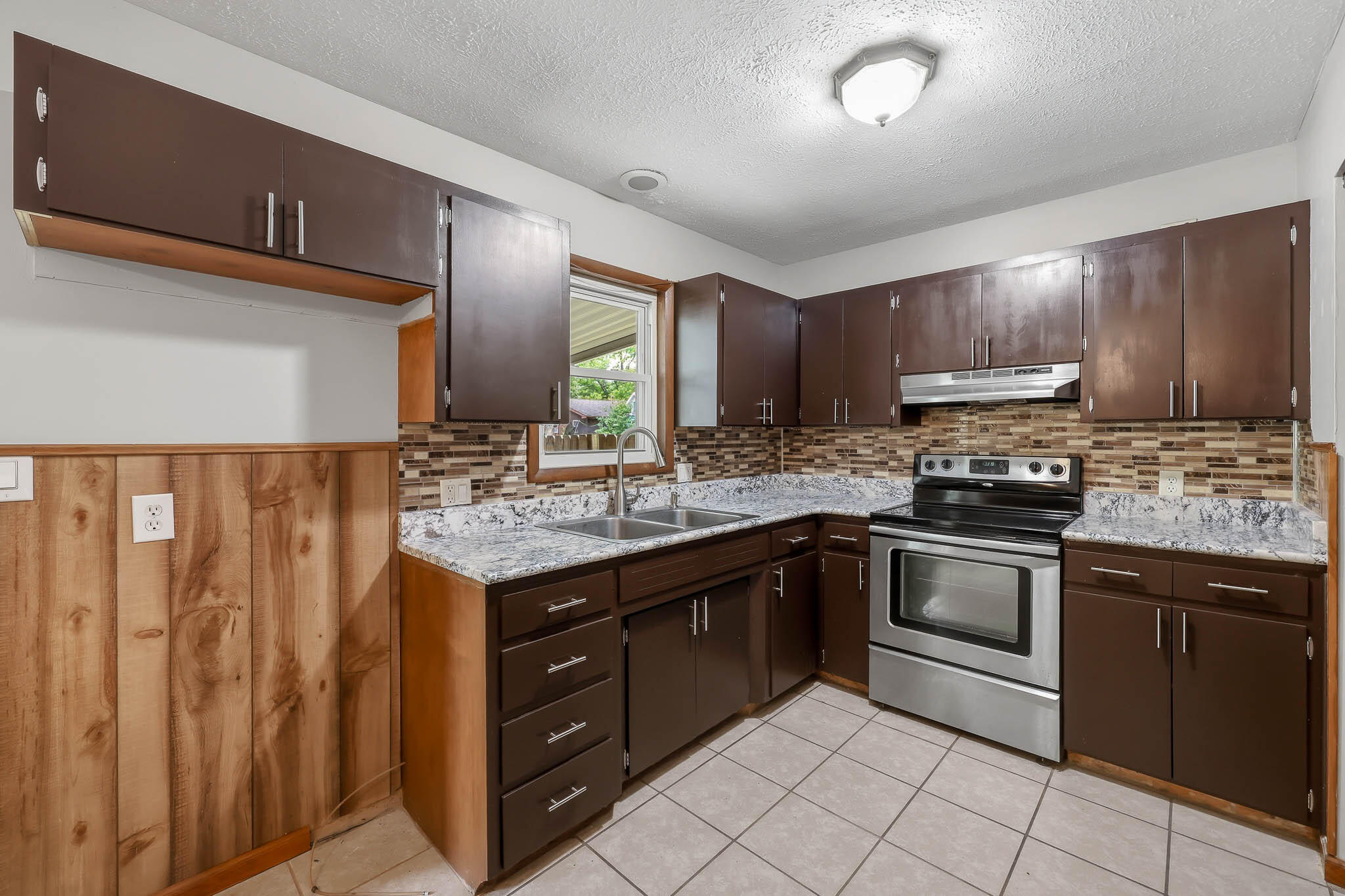 2441 South Westwood Avenue Property Photo 10