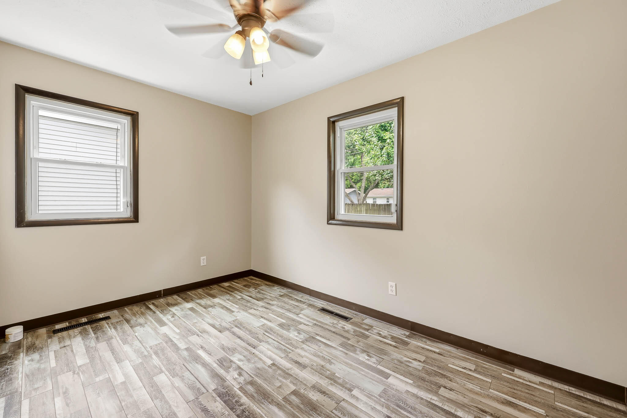 2441 South Westwood Avenue Property Photo 13