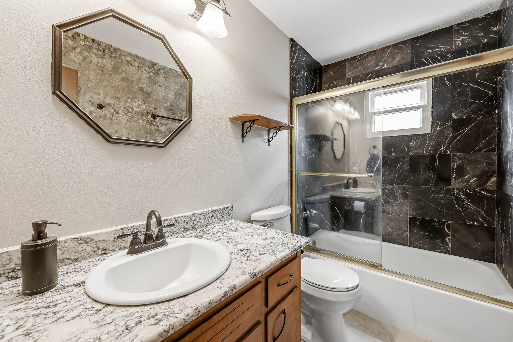 2441 South Westwood Avenue Property Photo 14