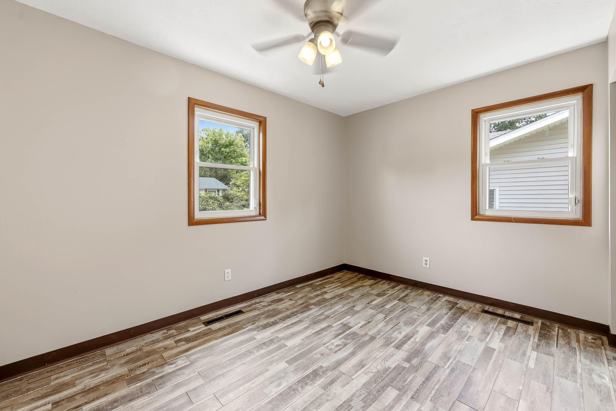 2441 South Westwood Avenue Property Photo 16