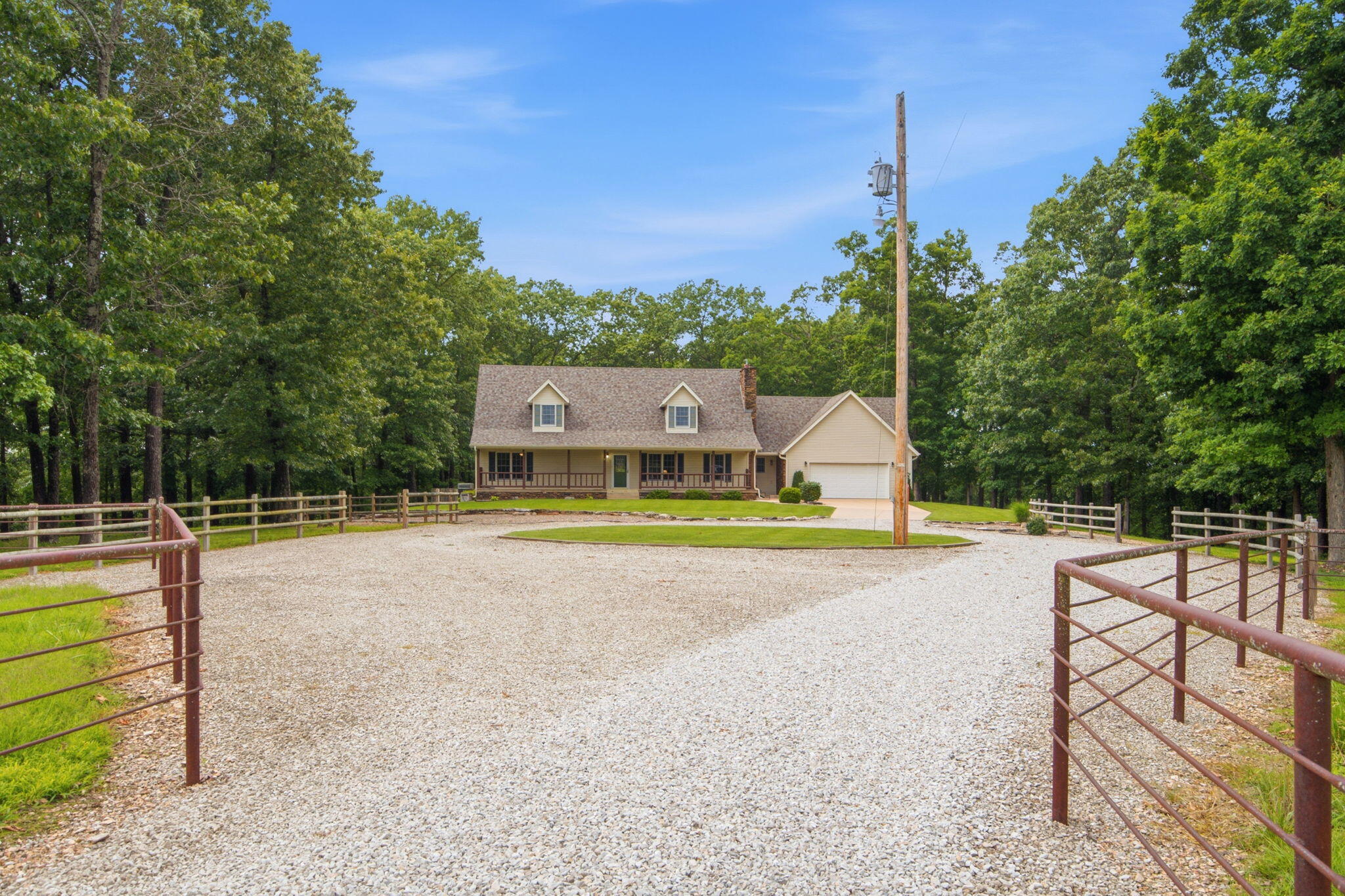997 Camp Creek Road Property Photo 1
