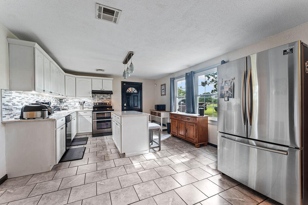 19150 Hereford Road Property Photo 3