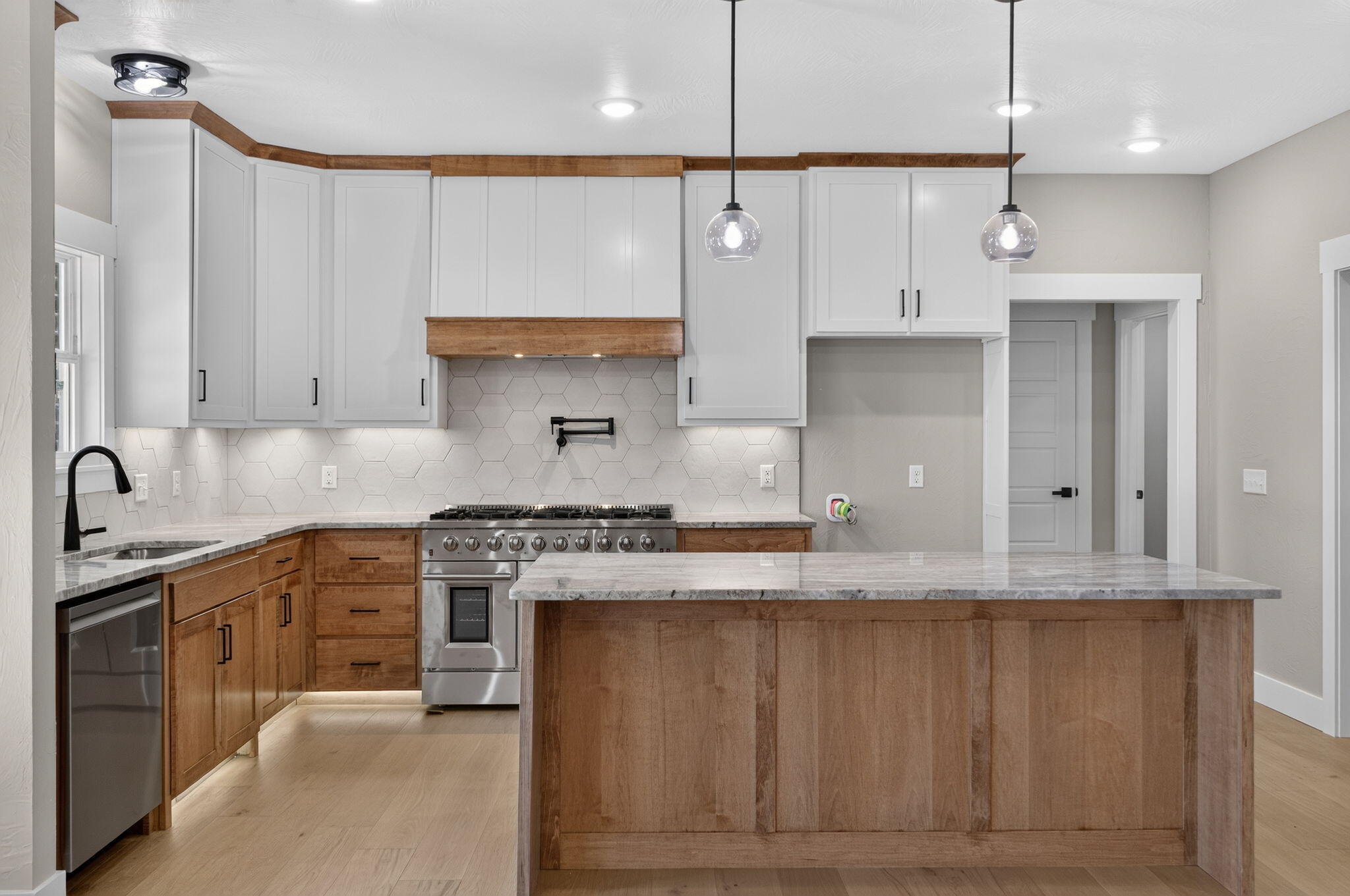 1749 East Skyline Property Photo 11