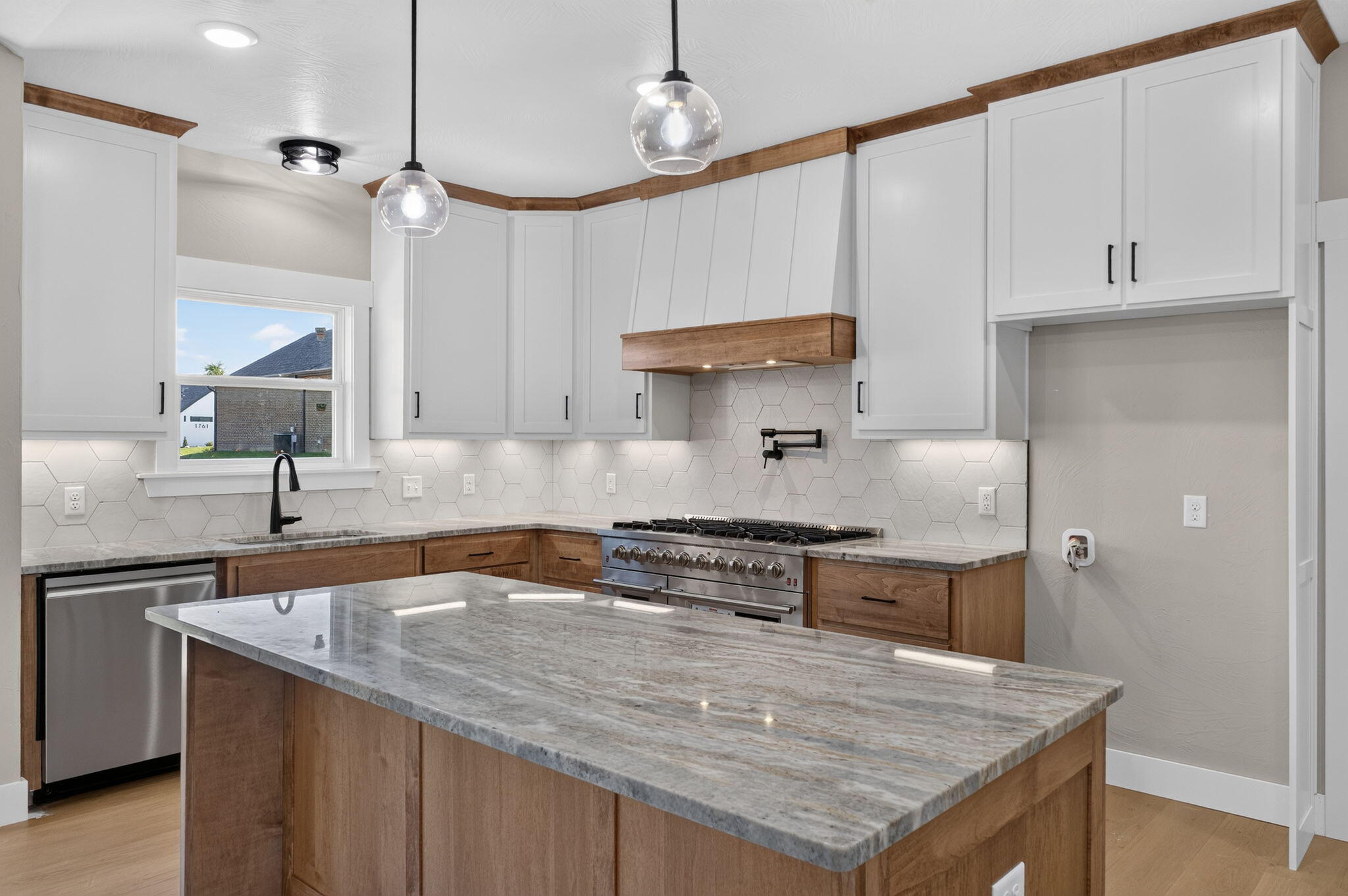1749 East Skyline Property Photo 12