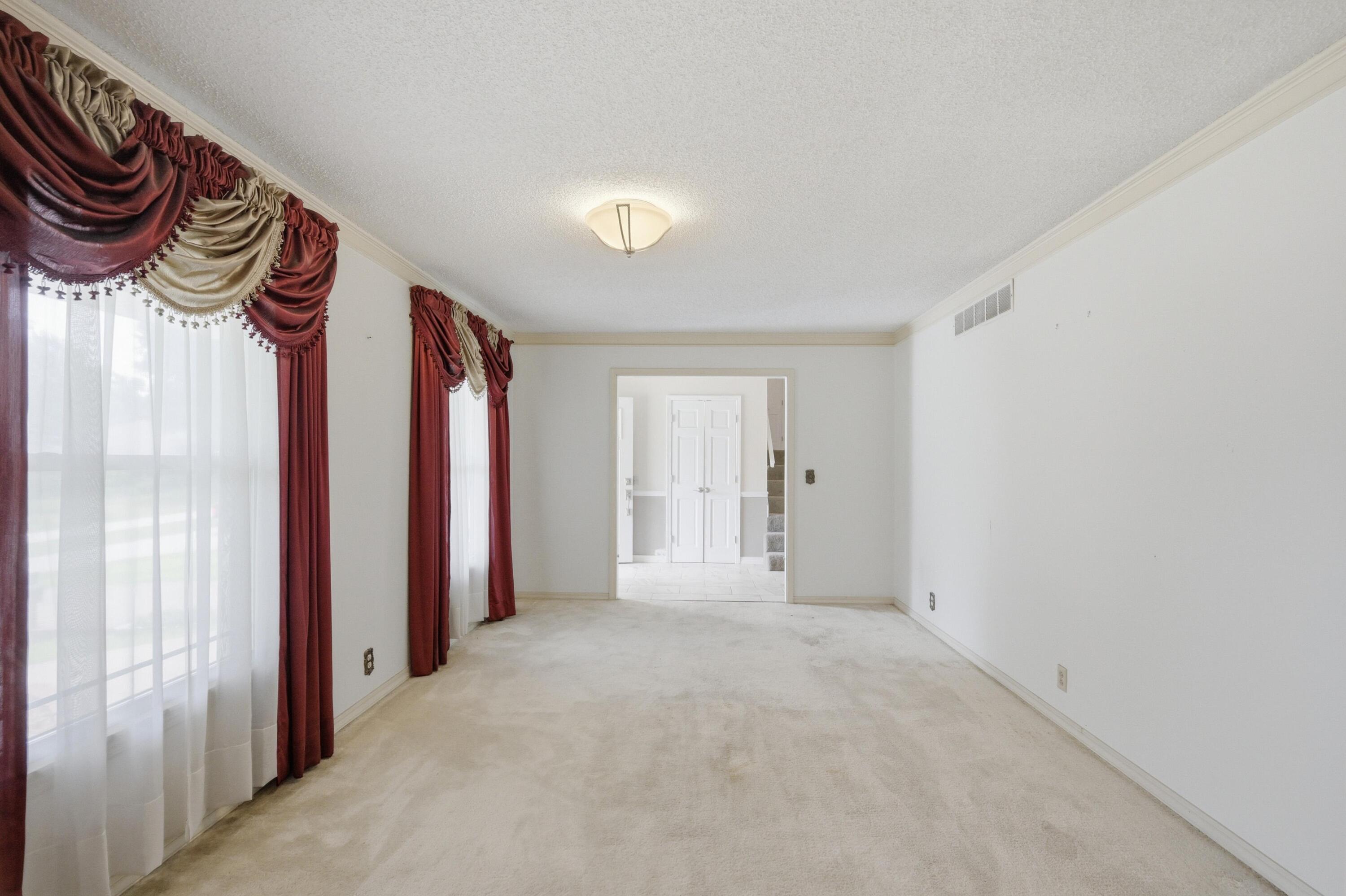 2020 South Eastwood Road Property Photo 8