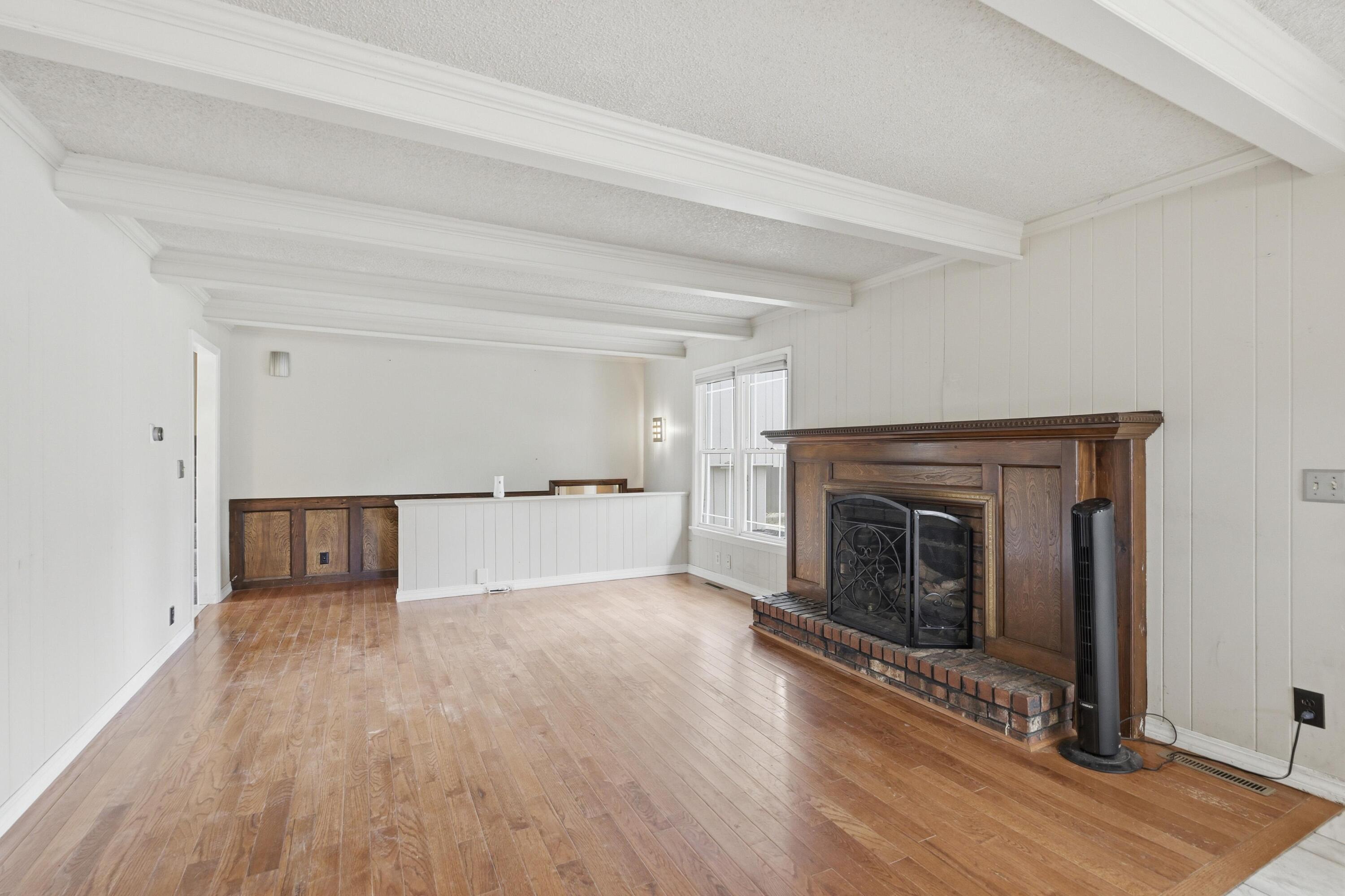 2020 South Eastwood Road Property Photo 14