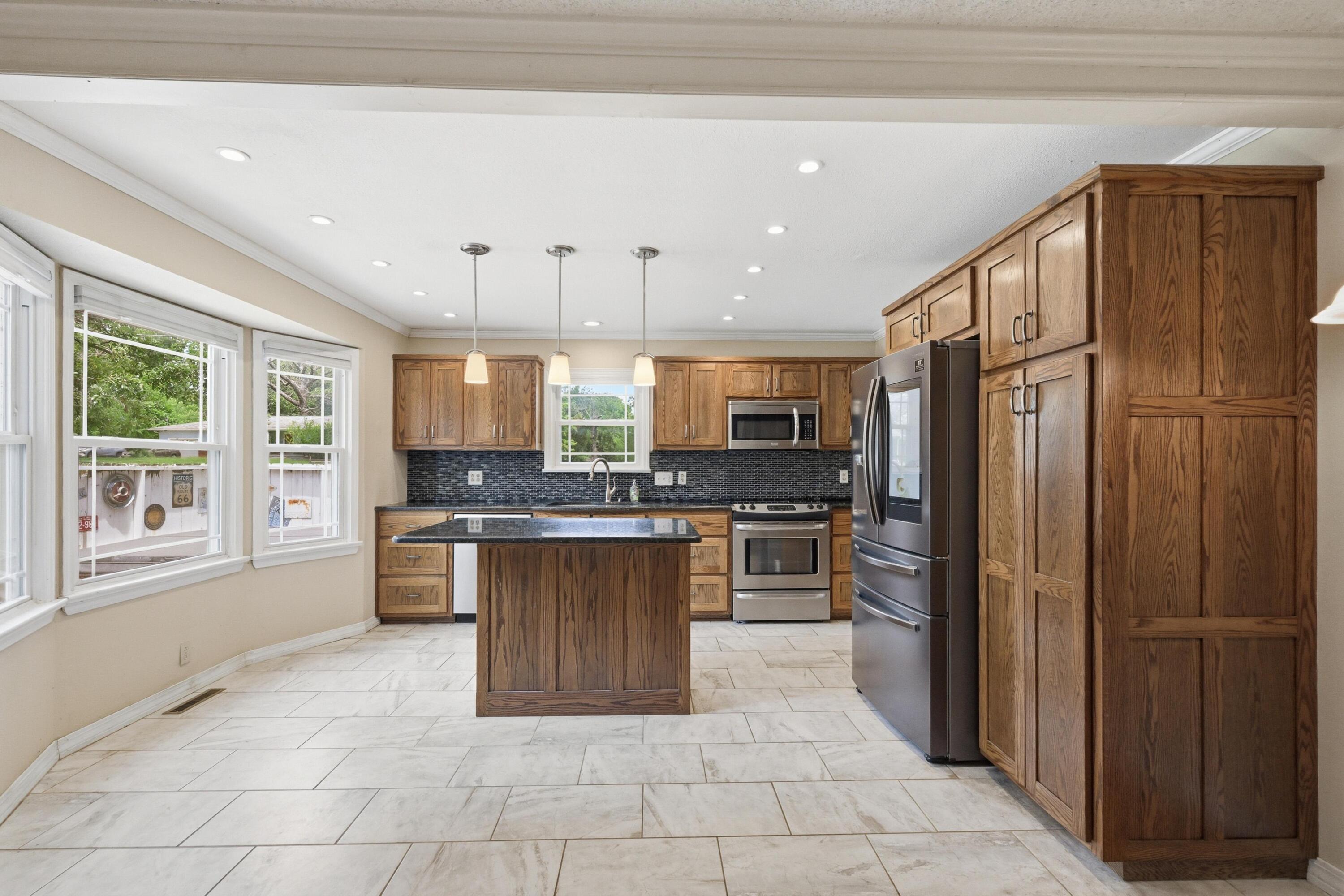 2020 South Eastwood Road Property Photo 17