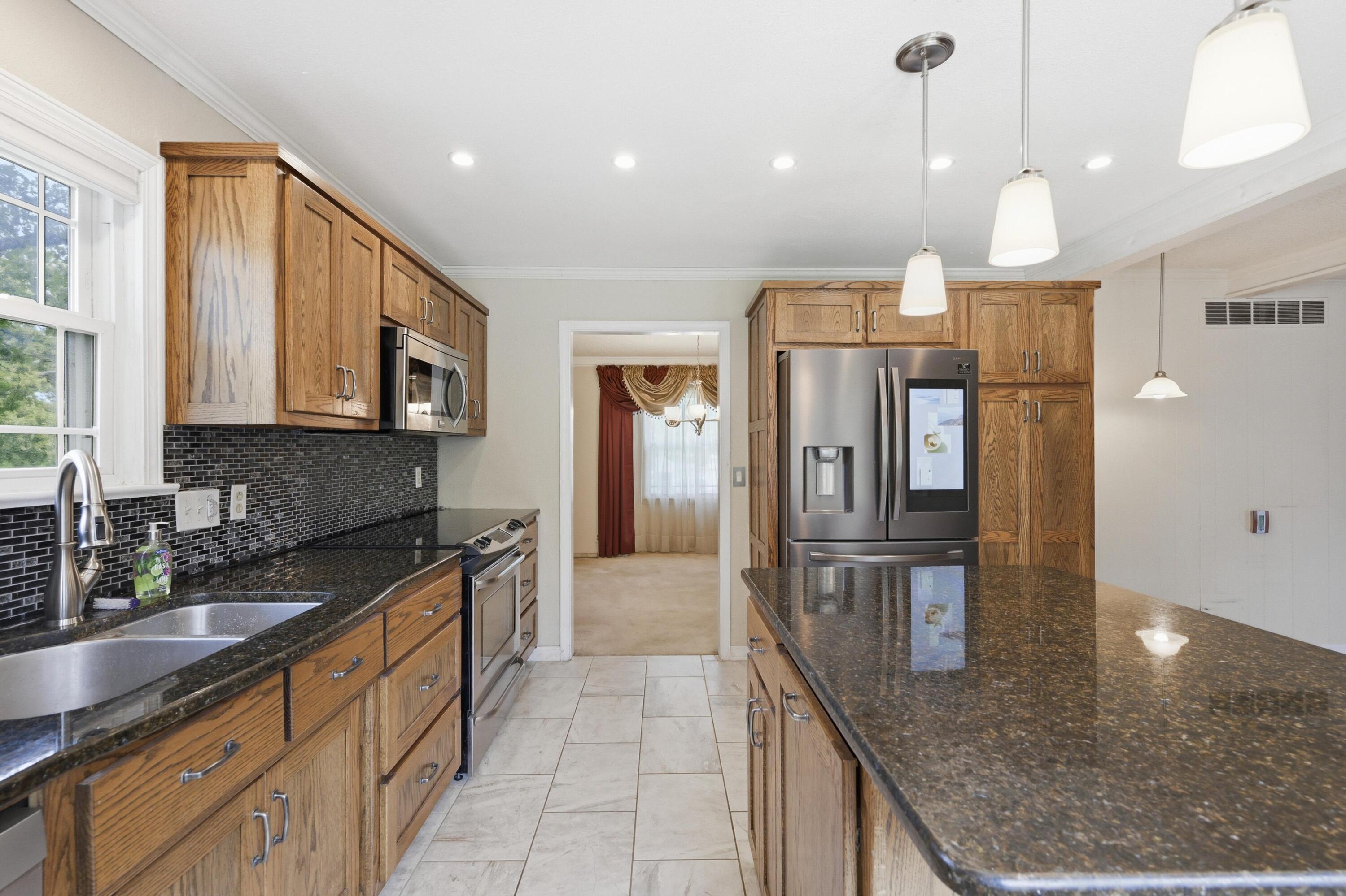 2020 South Eastwood Road Property Photo 18
