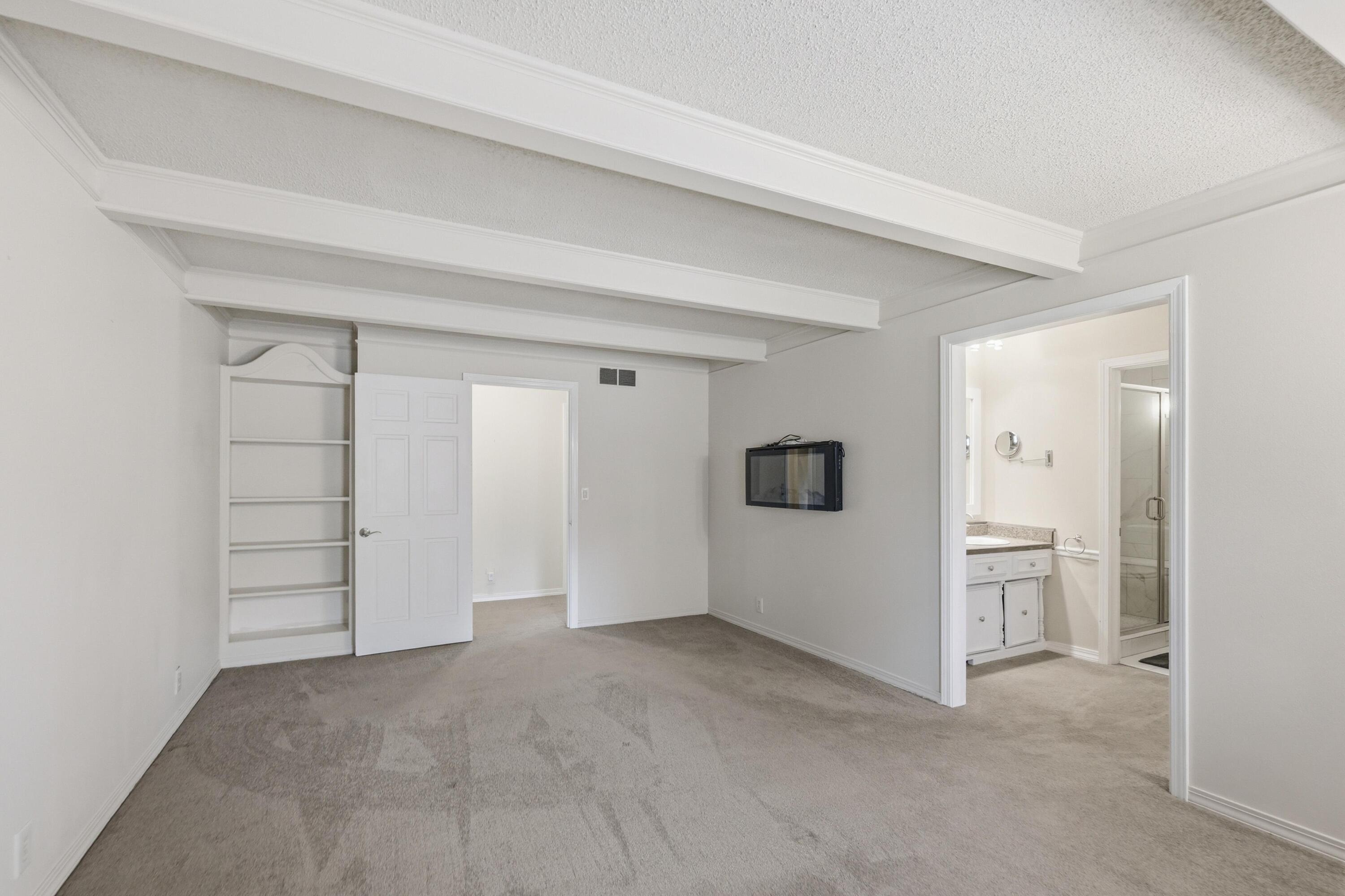 2020 South Eastwood Road Property Photo 32
