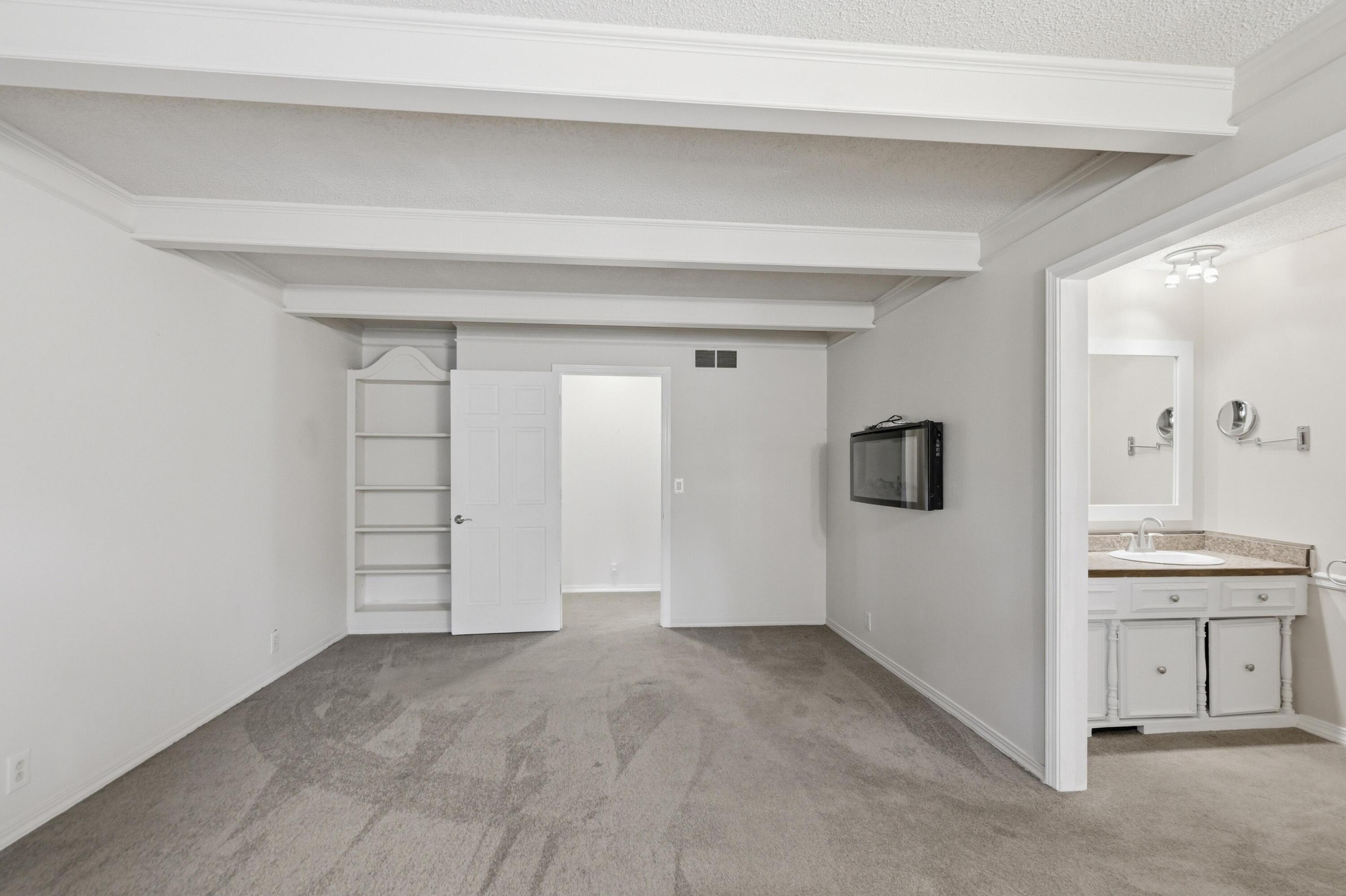 2020 South Eastwood Road Property Photo 33
