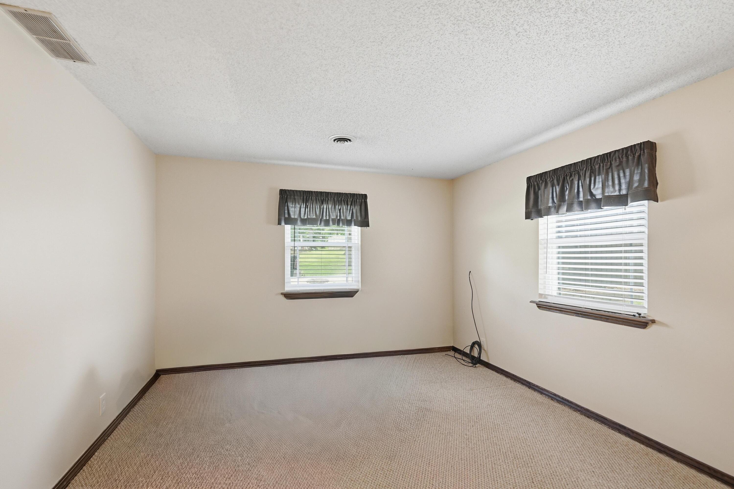 2020 South Eastwood Road Property Photo 42