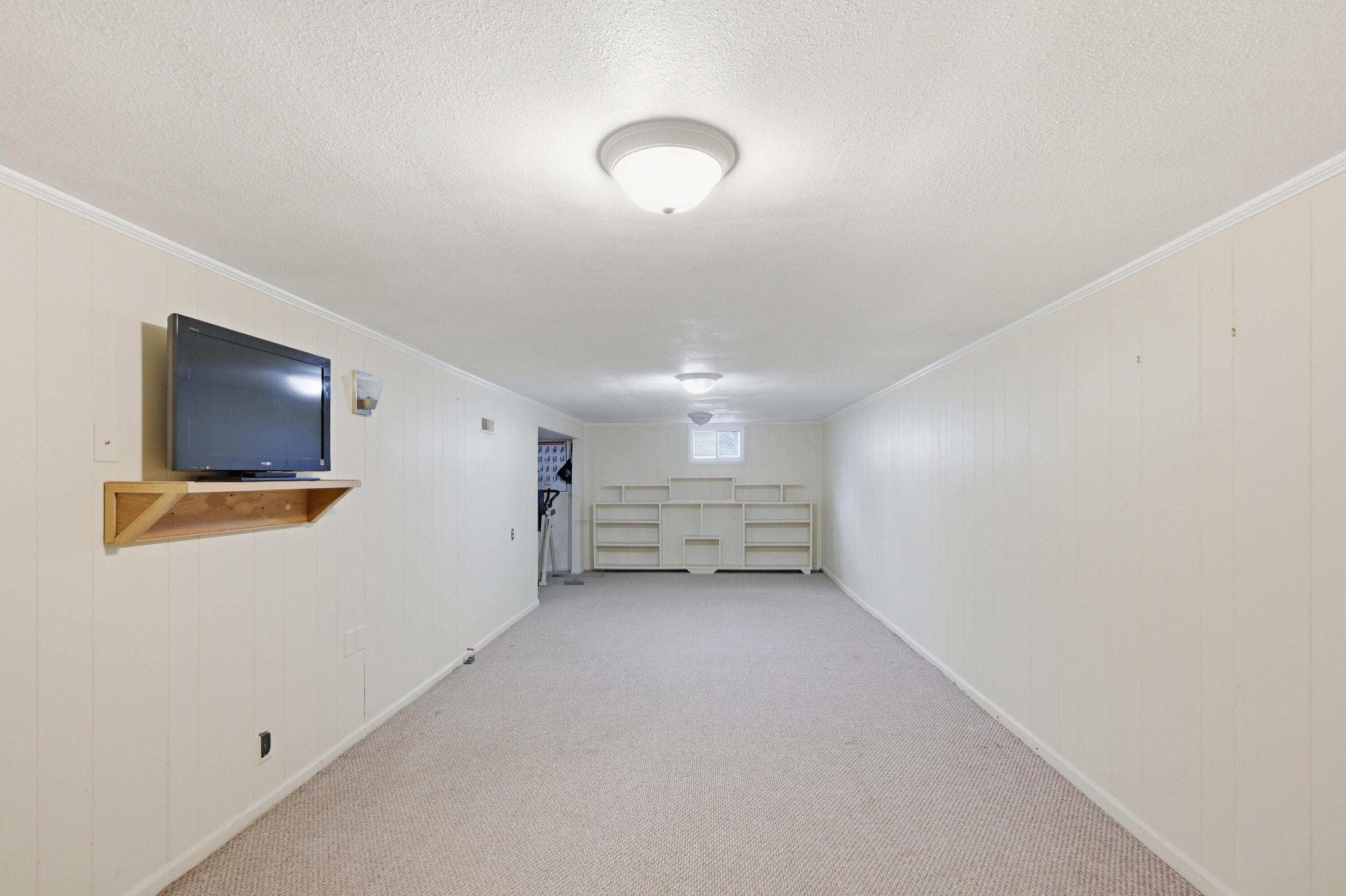 2020 South Eastwood Road Property Photo 44