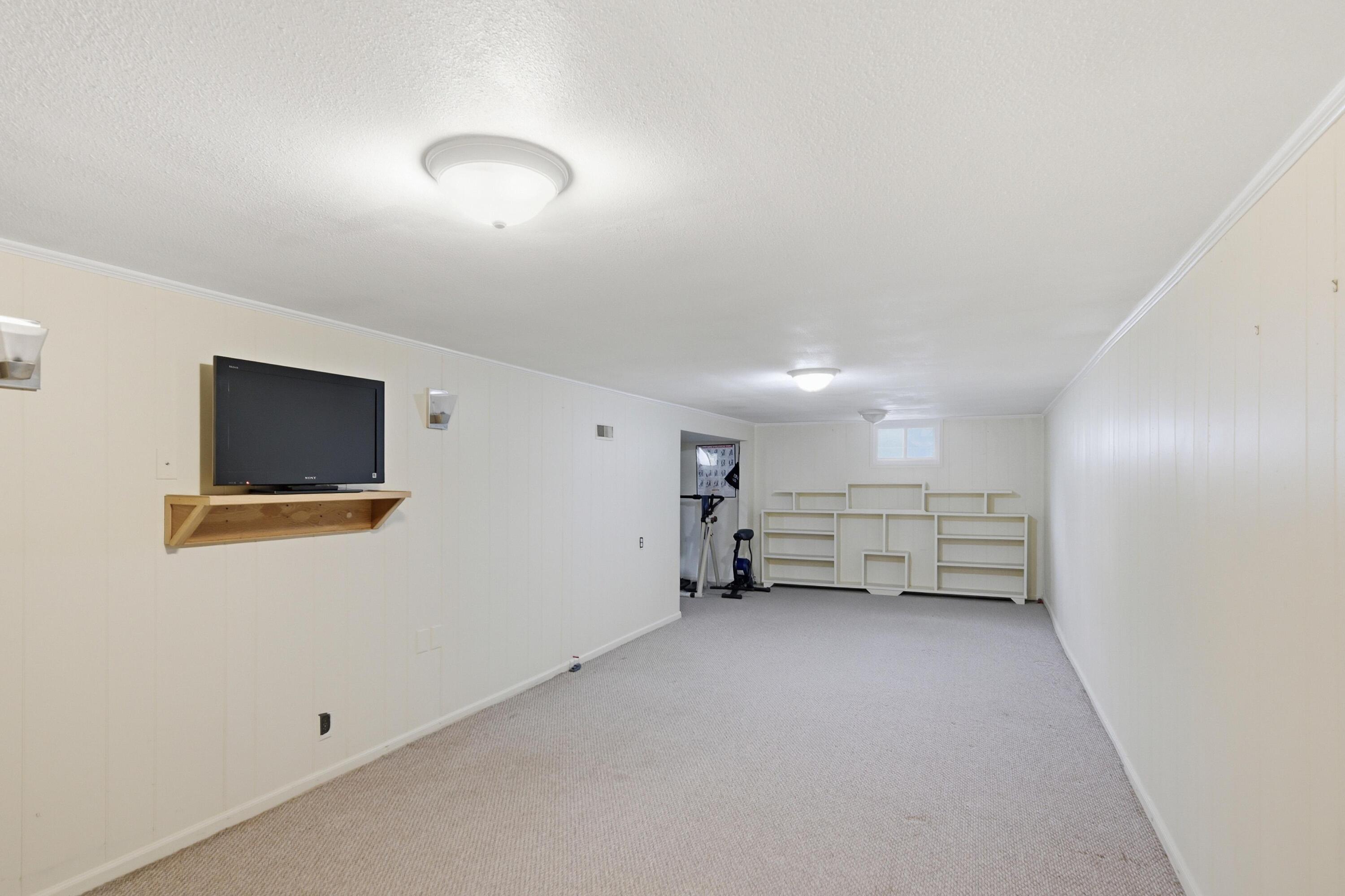 2020 South Eastwood Road Property Photo 45