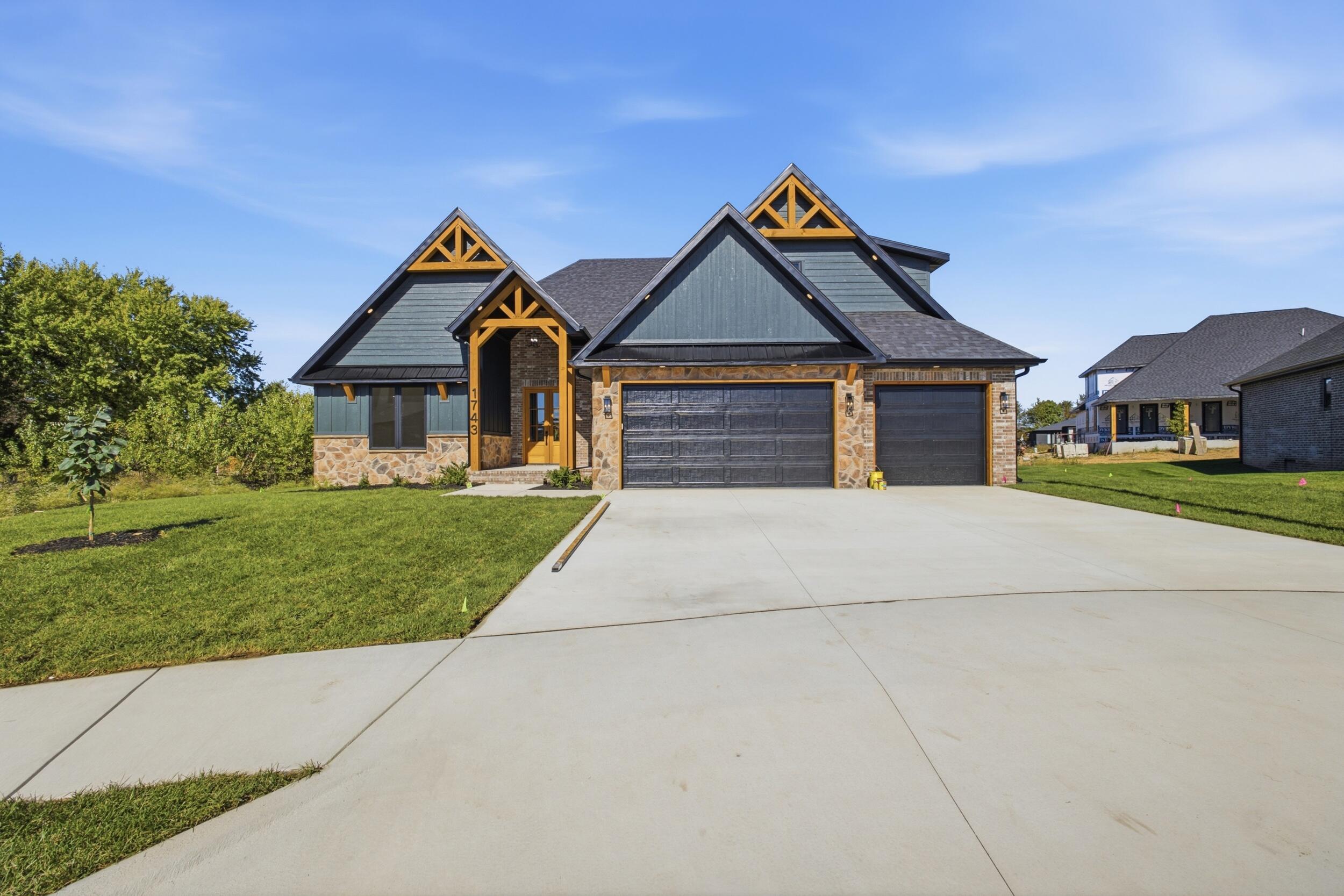 1743 East Skyline Property Photo 1