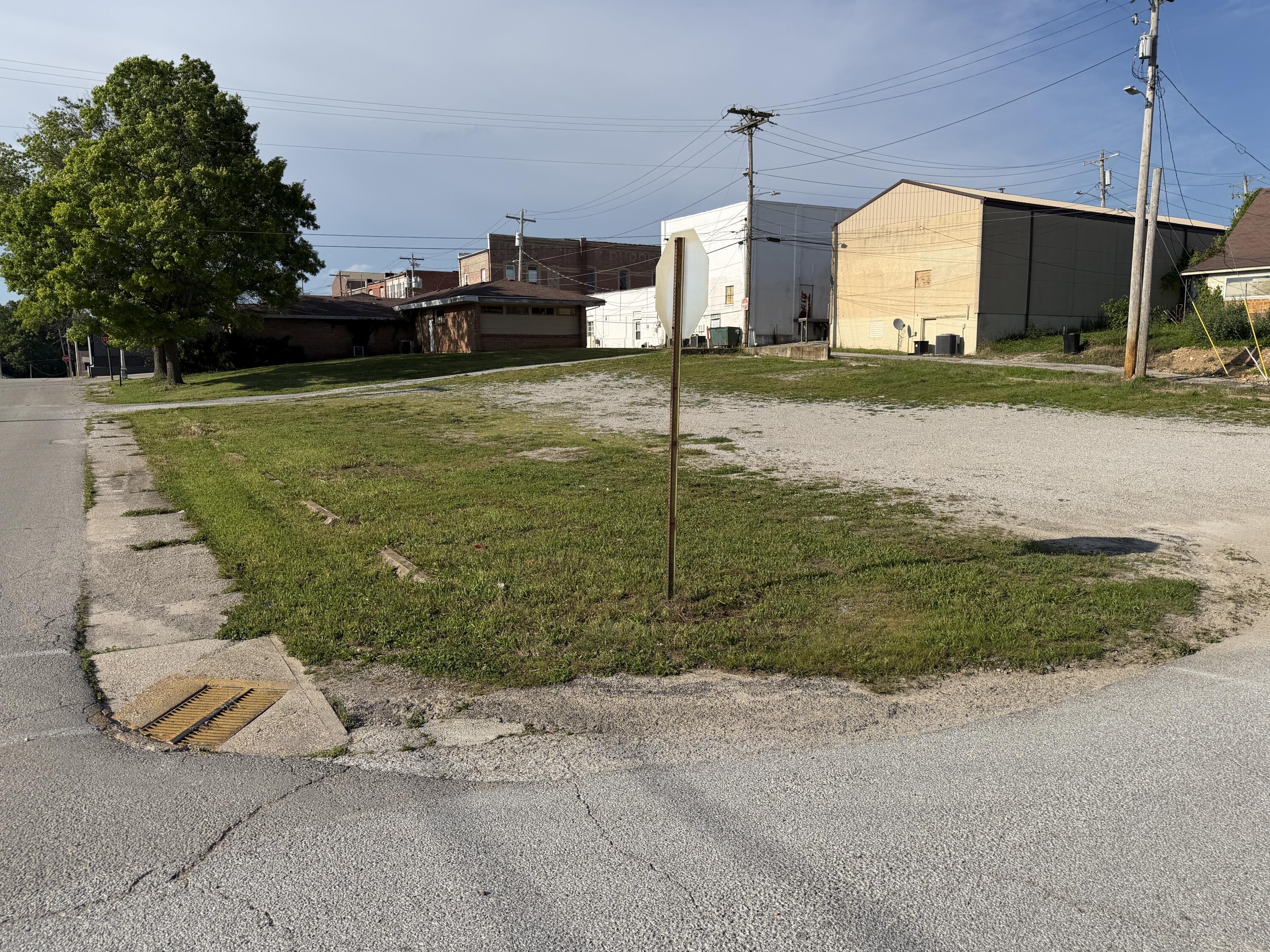 130 West Webster Avenue Property Photo 8