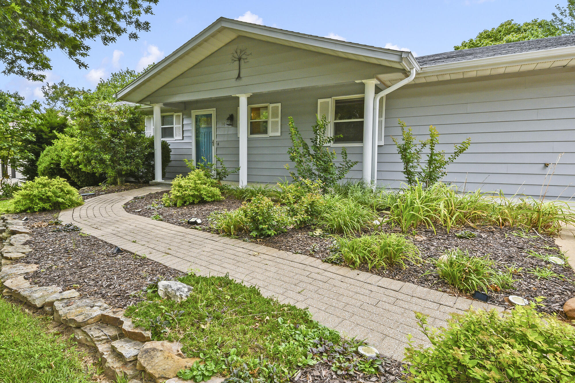 10 Midview Drive Property Photo 3