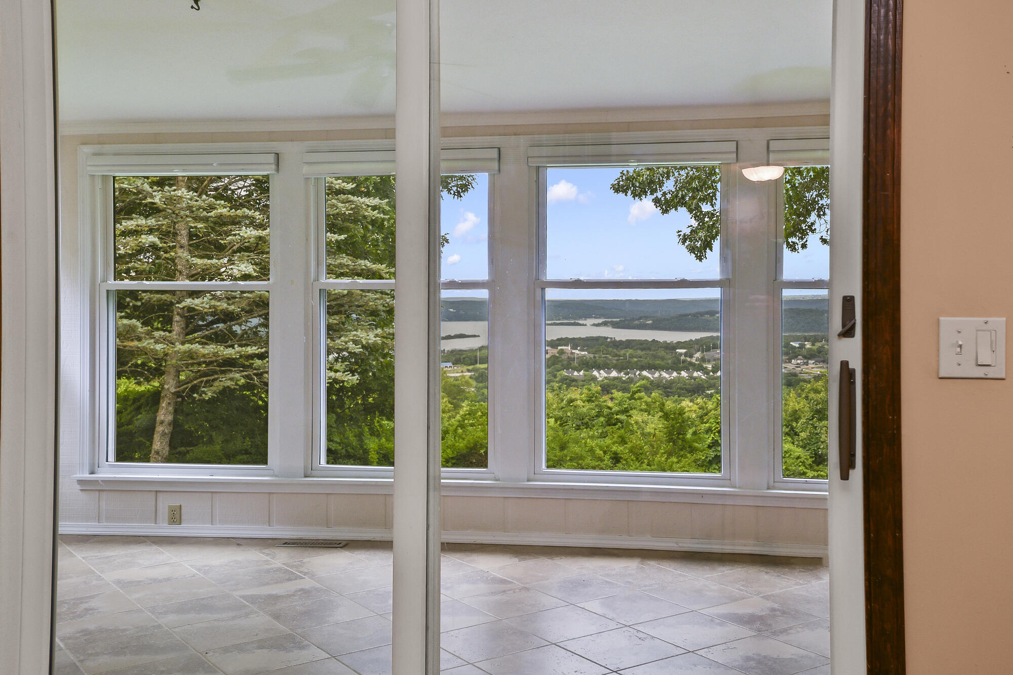 10 Midview Drive Property Photo 6