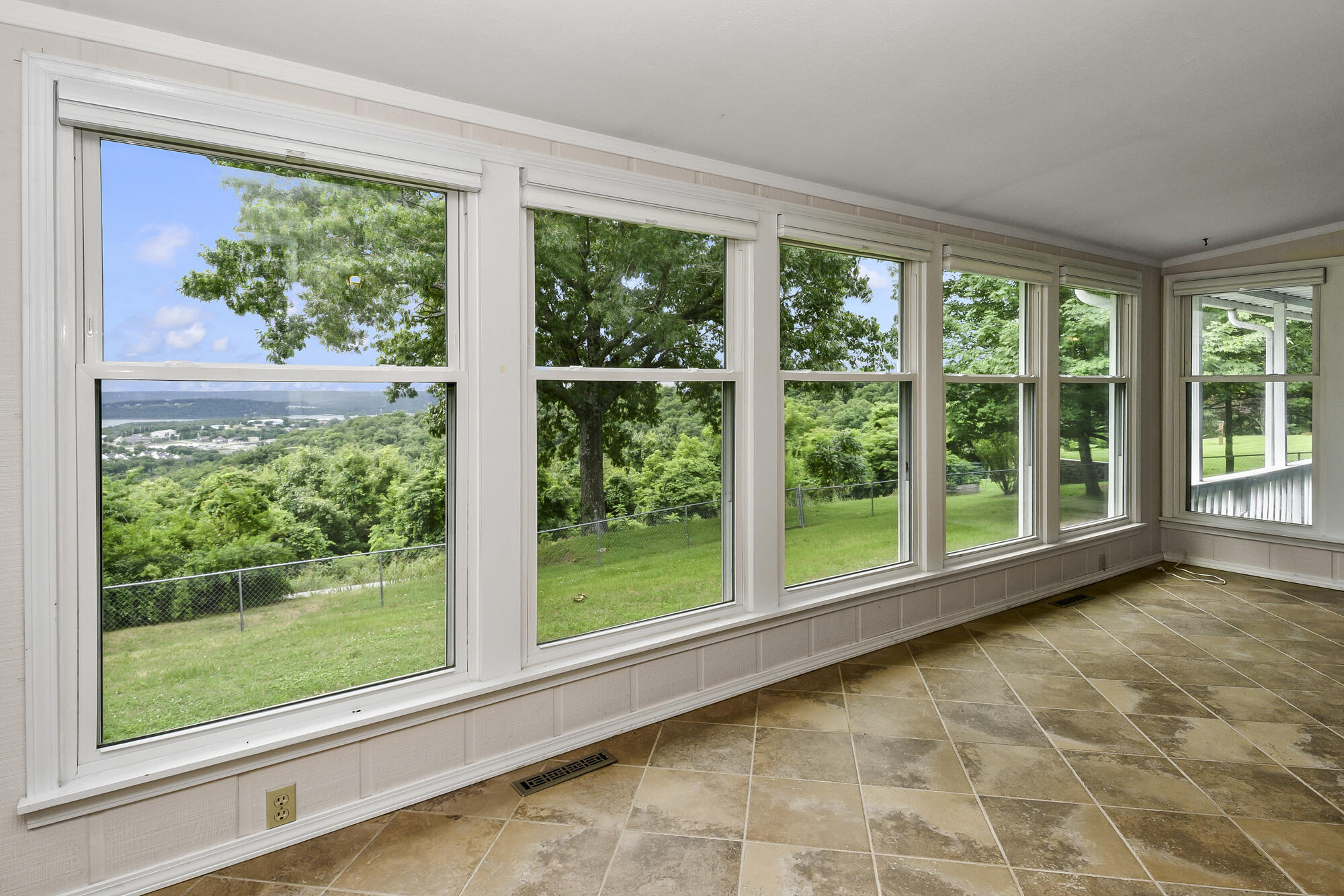 10 Midview Drive Property Photo 12