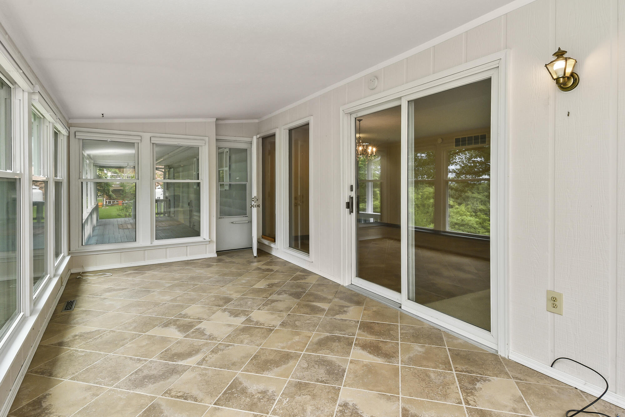 10 Midview Drive Property Photo 13