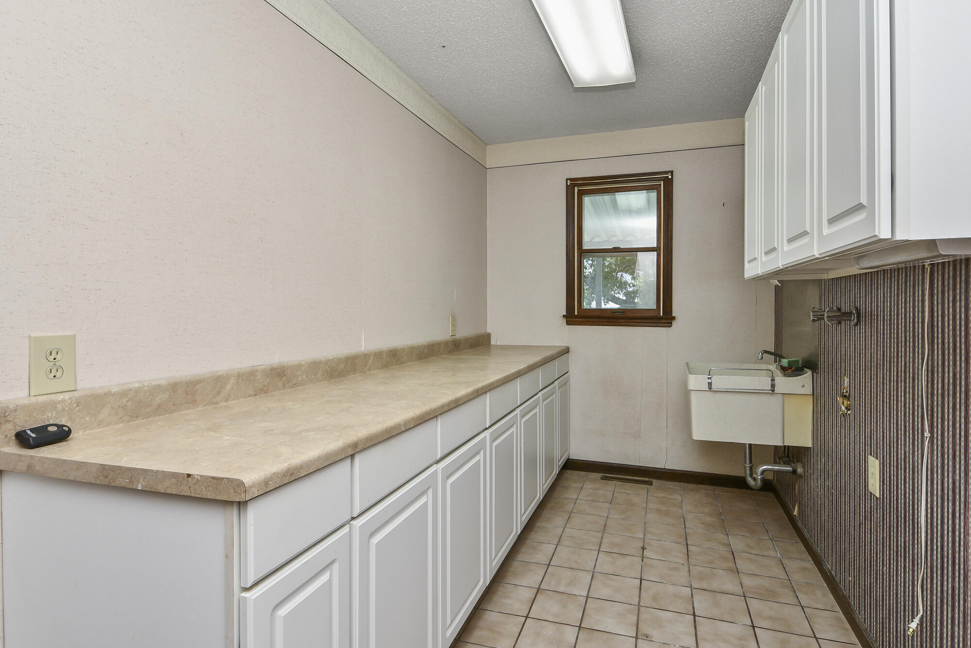 10 Midview Drive Property Photo 18