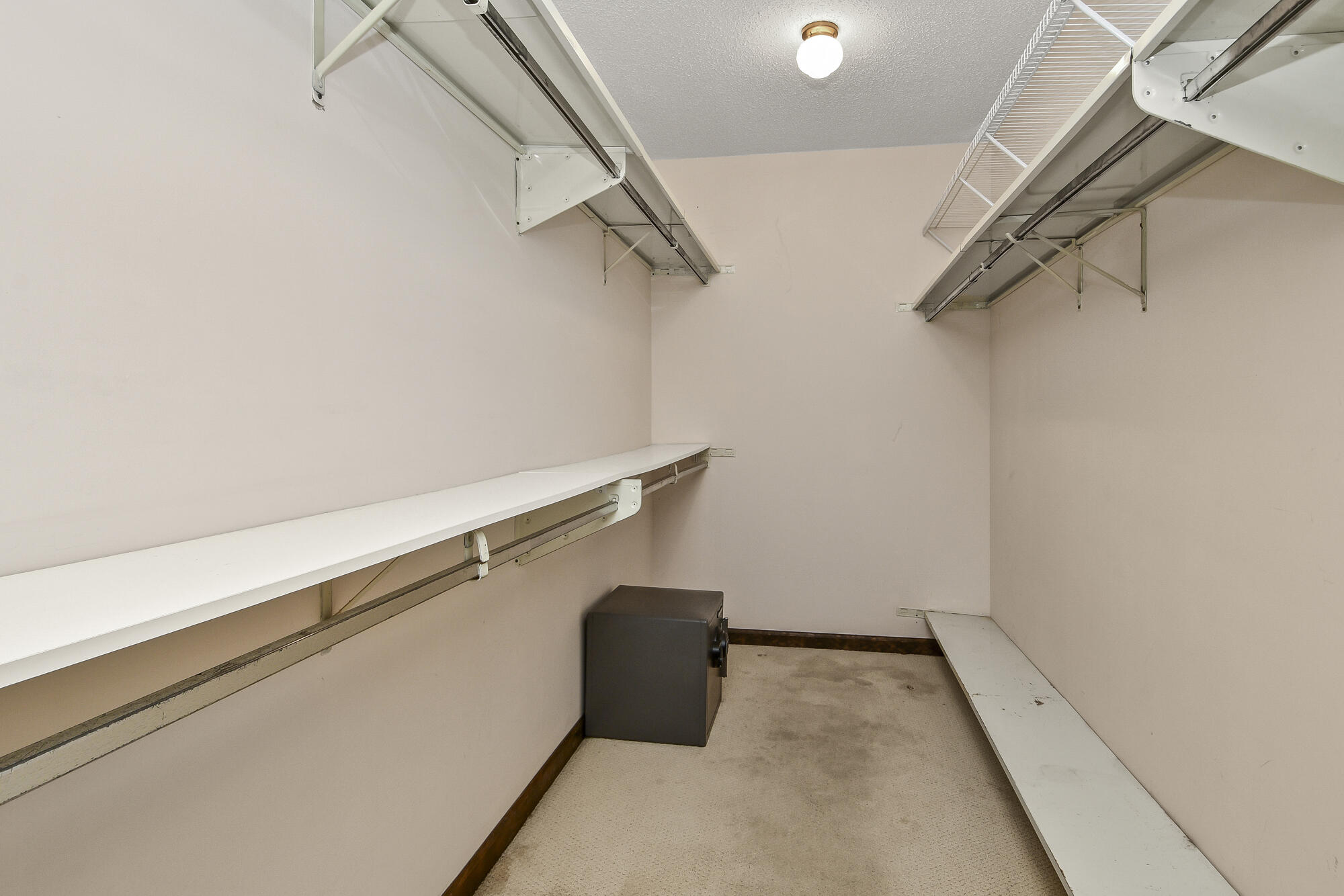10 Midview Drive Property Photo 26