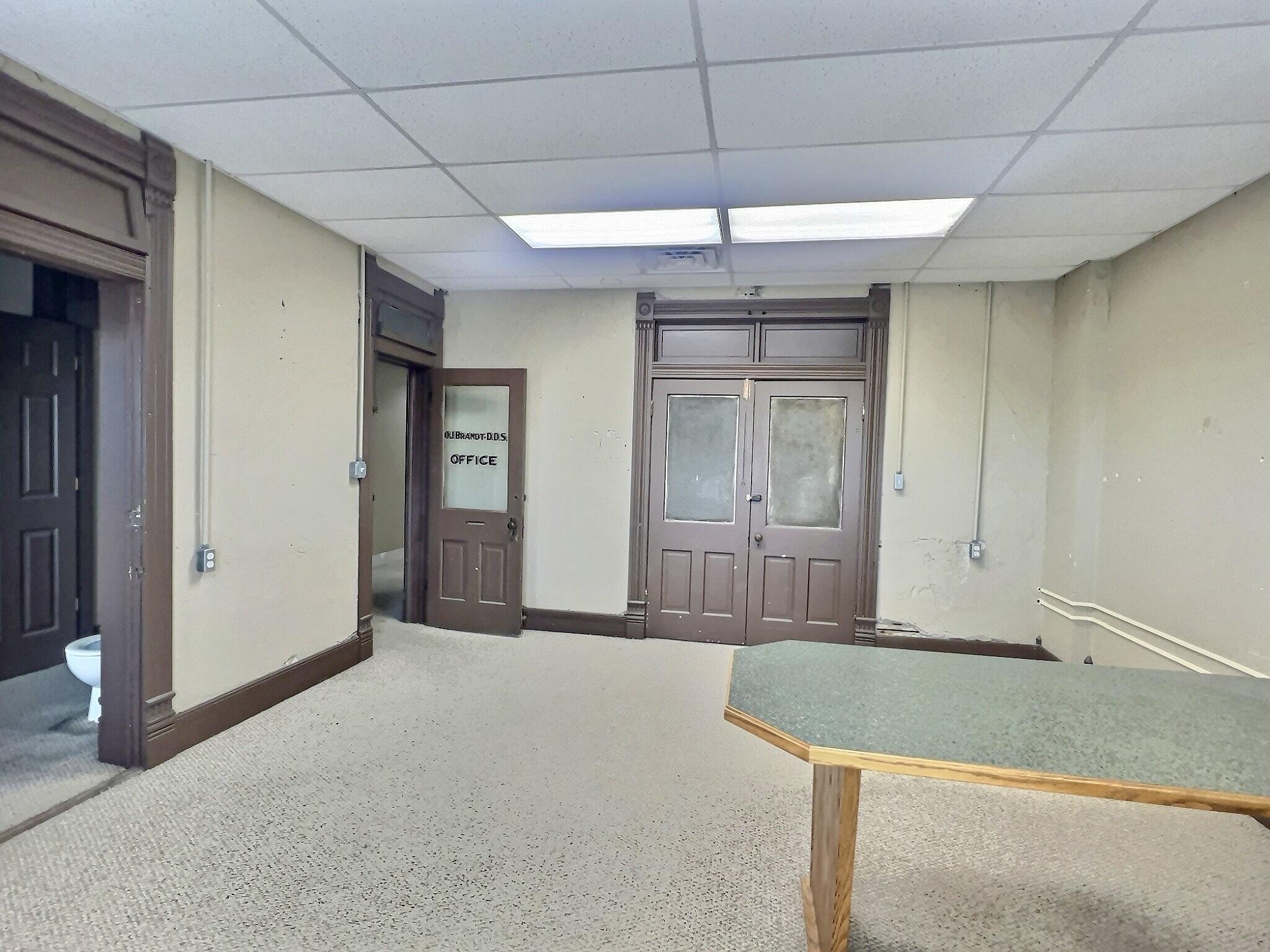402 East Broadway Street Property Photo 14