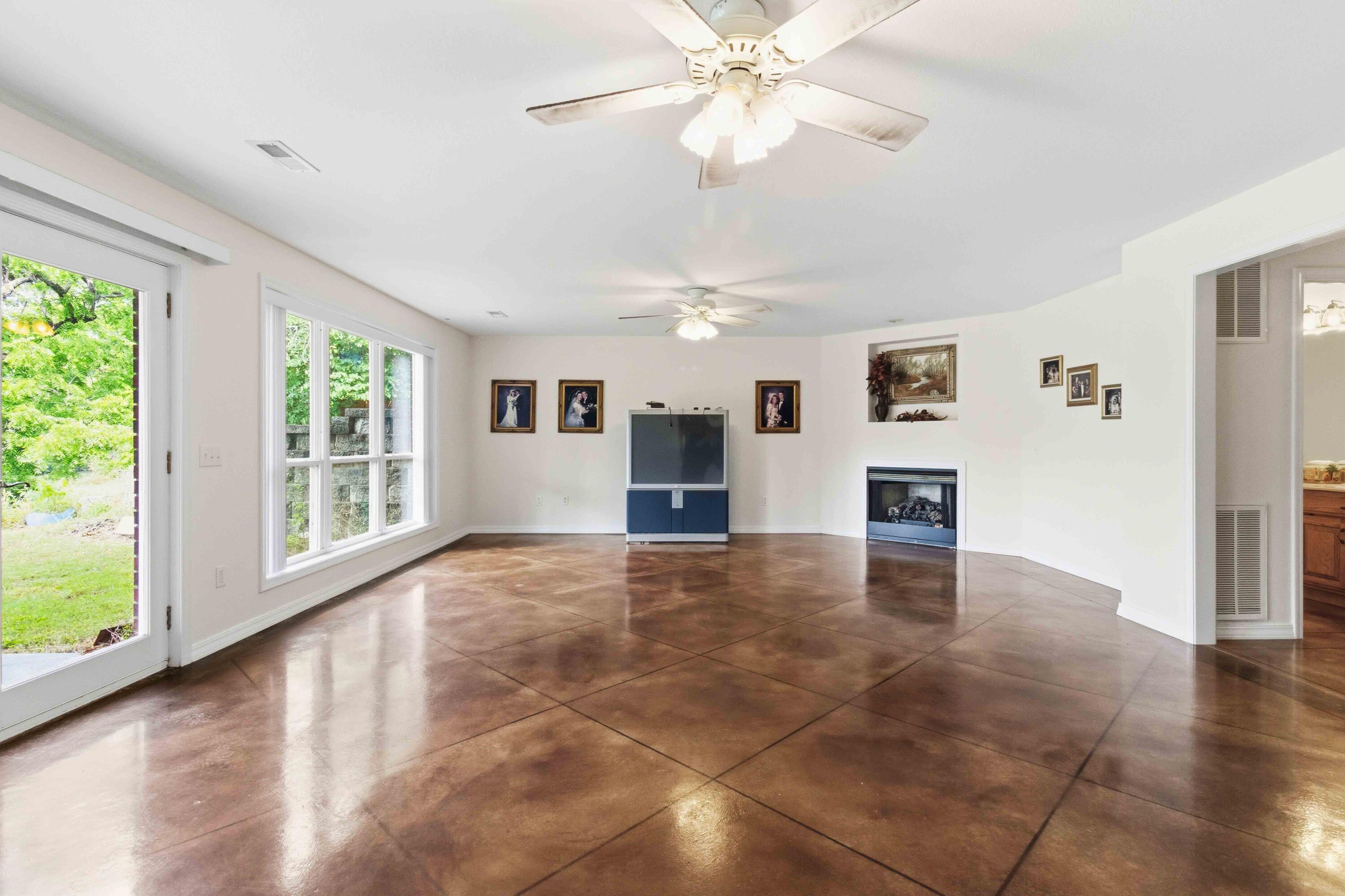 136 Riverview Drive Property Photo 35