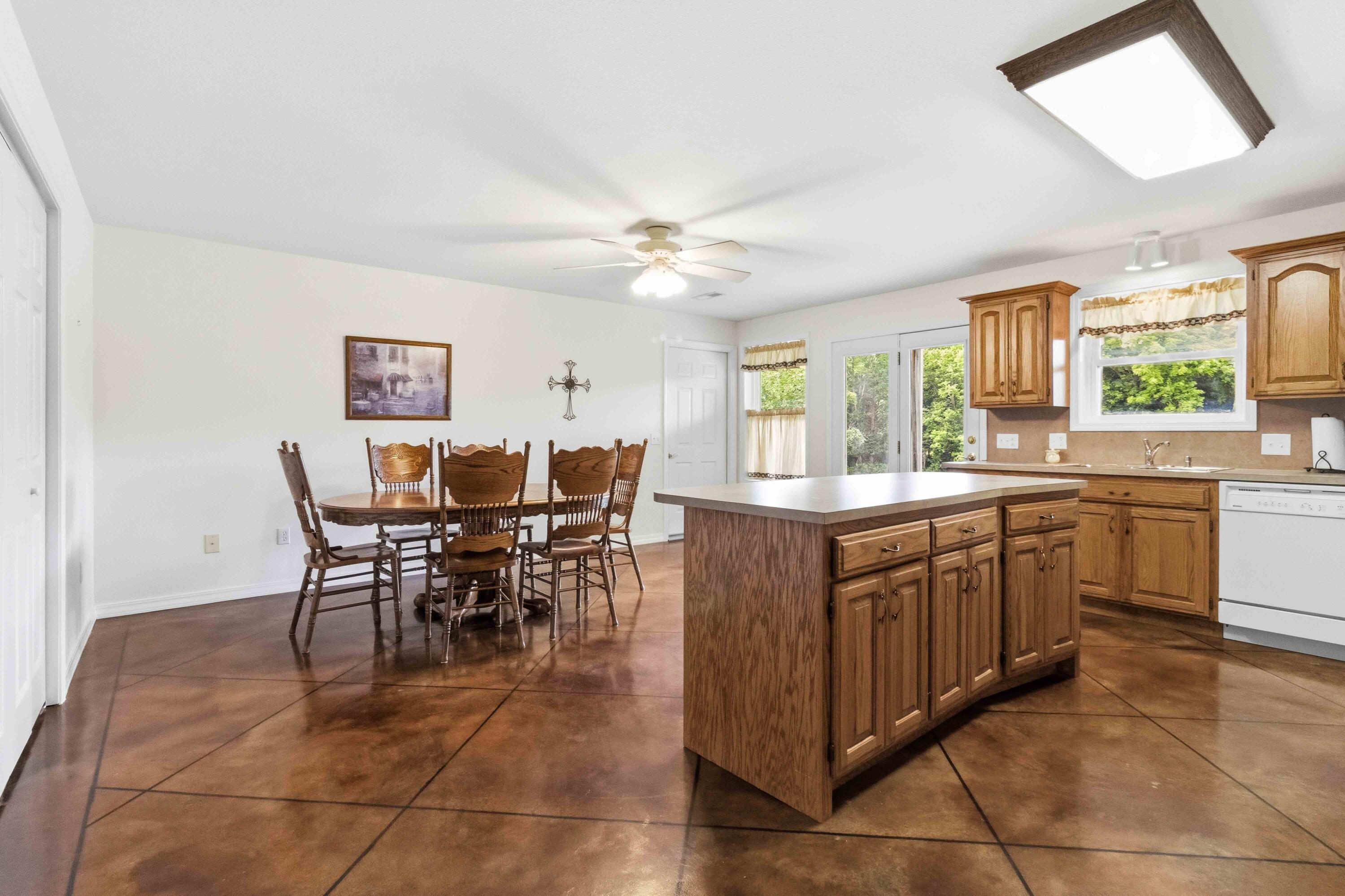 136 Riverview Drive Property Photo 38