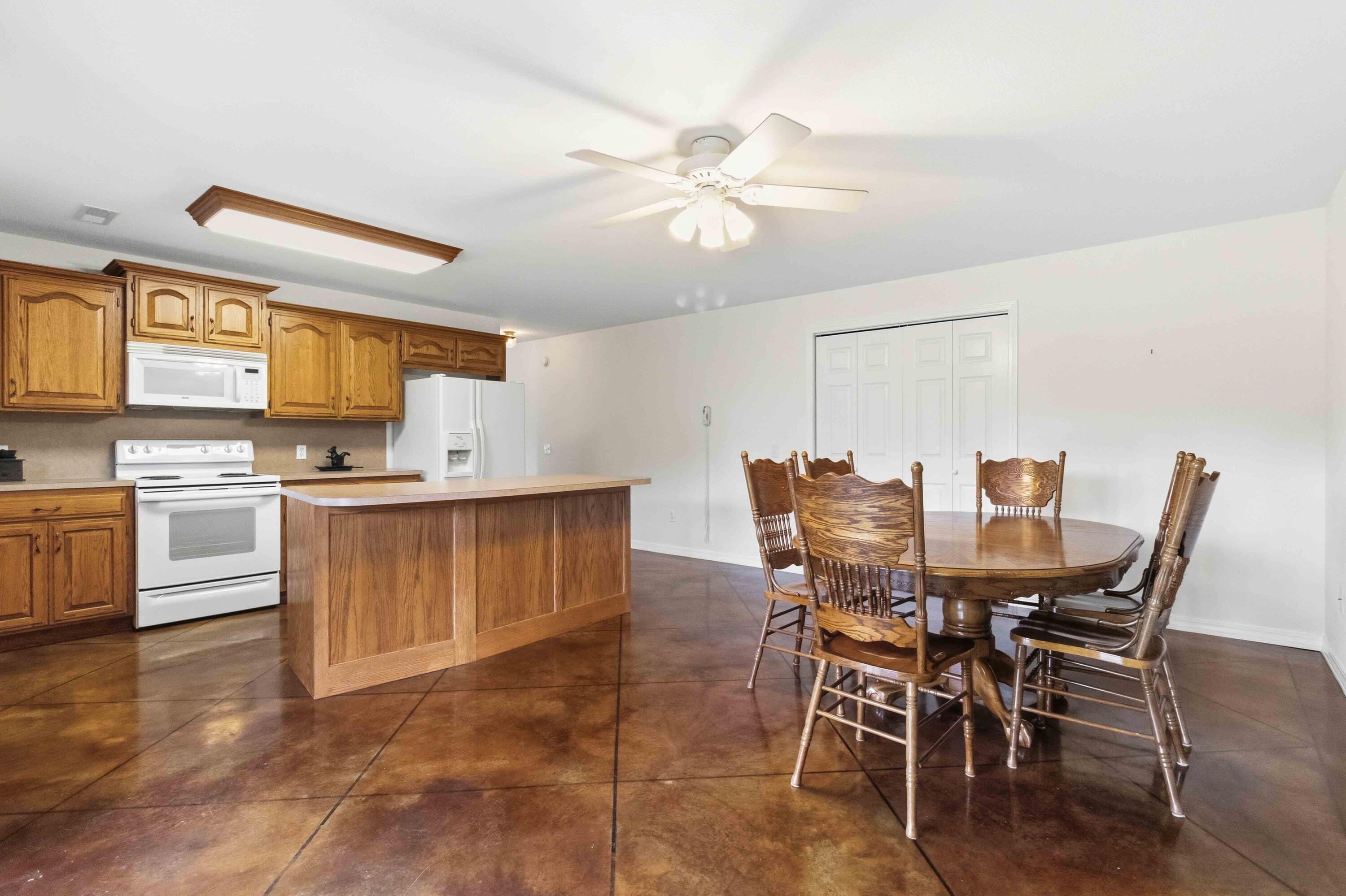 136 Riverview Drive Property Photo 41