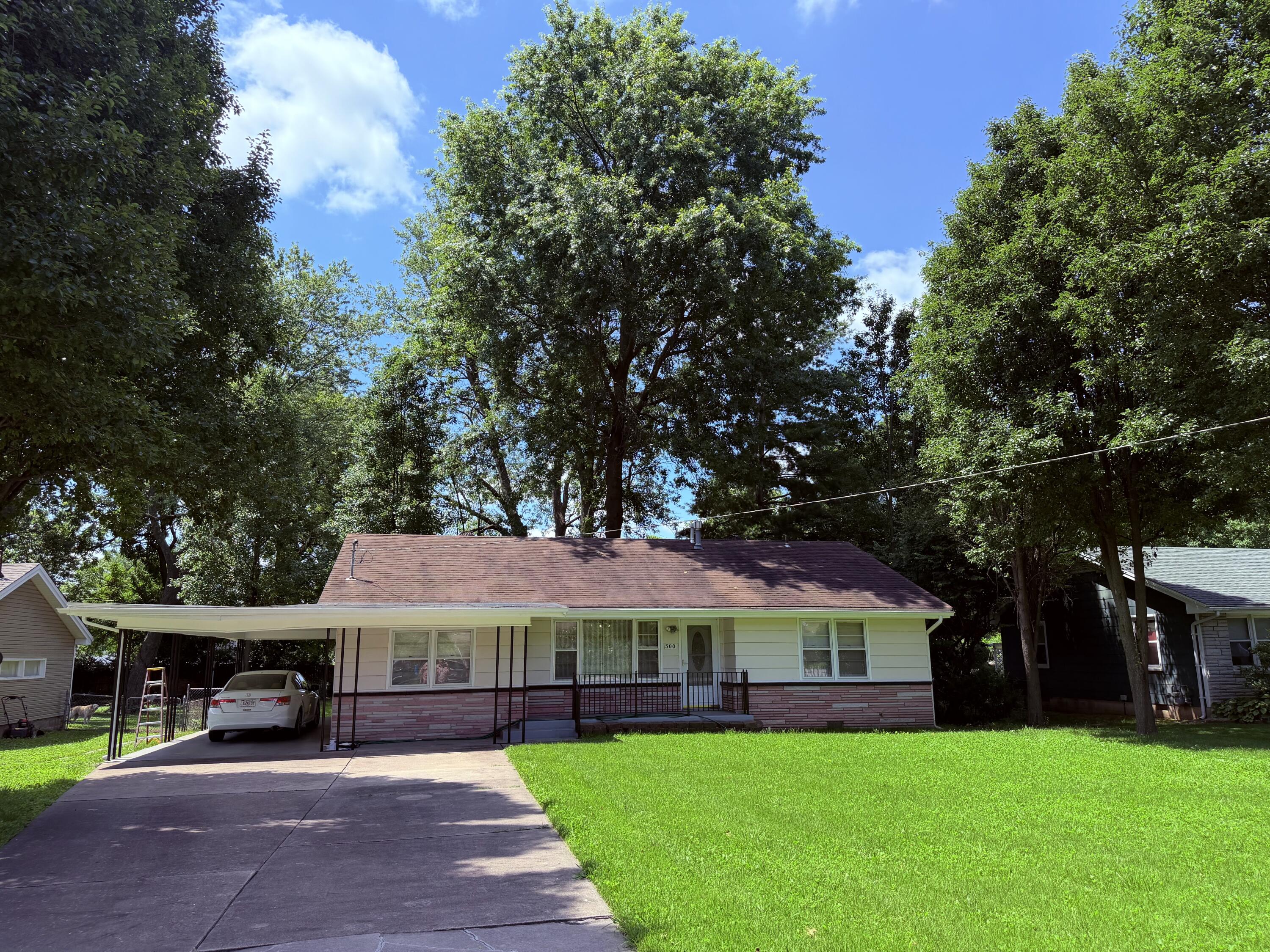 500 West Crestview Street Property Photo 1