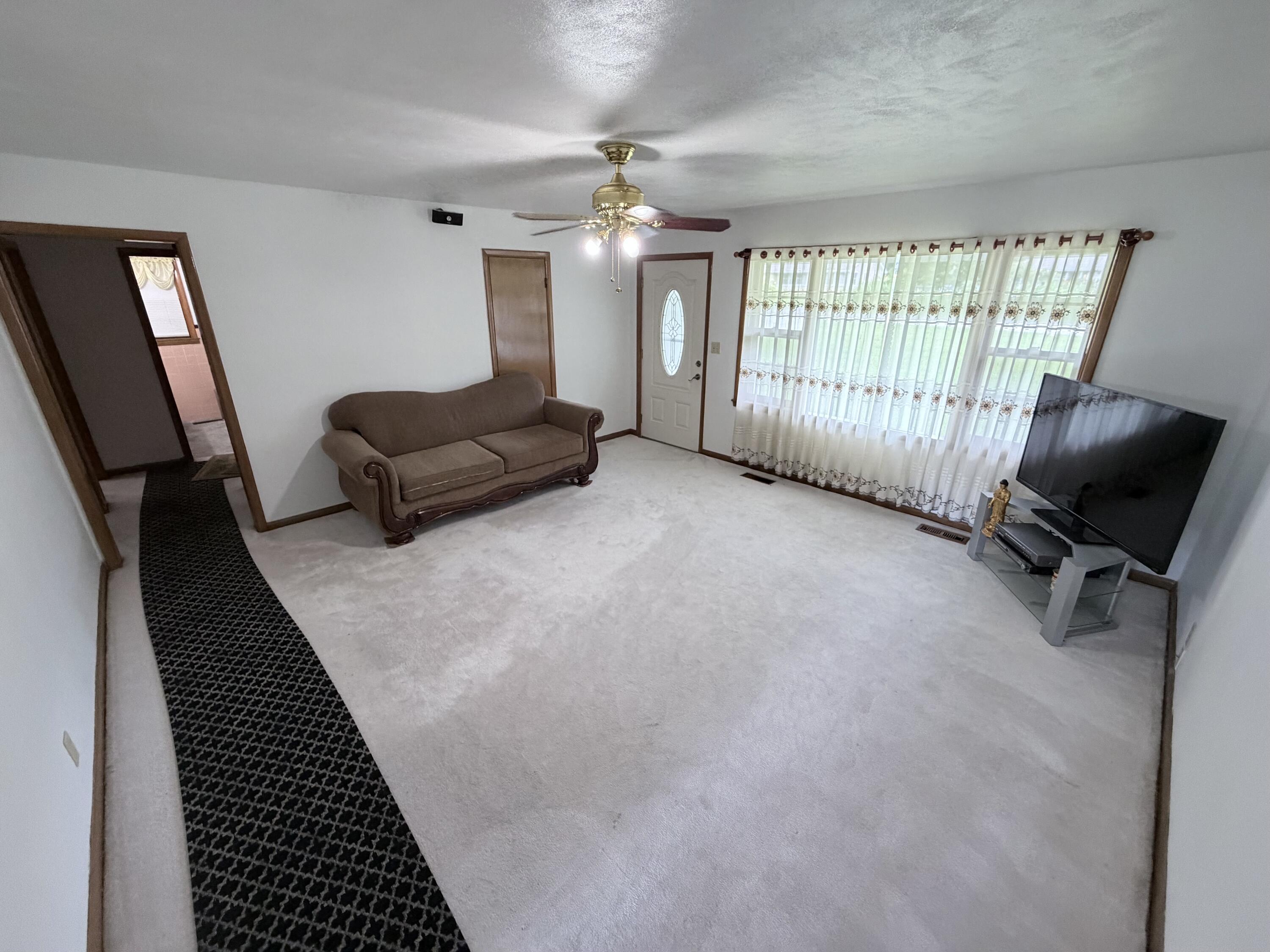 500 West Crestview Street Property Photo 3