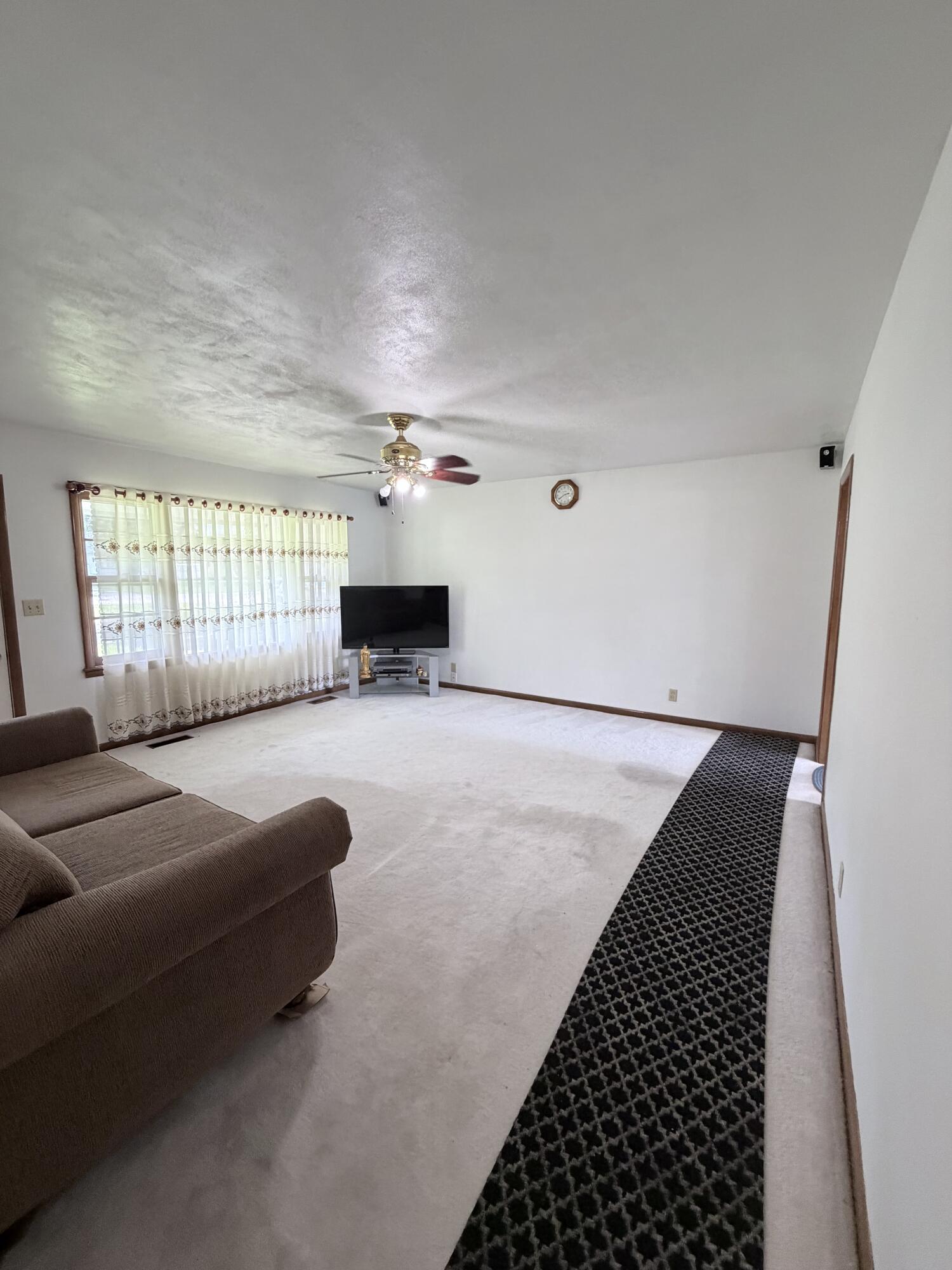 500 West Crestview Street Property Photo 4