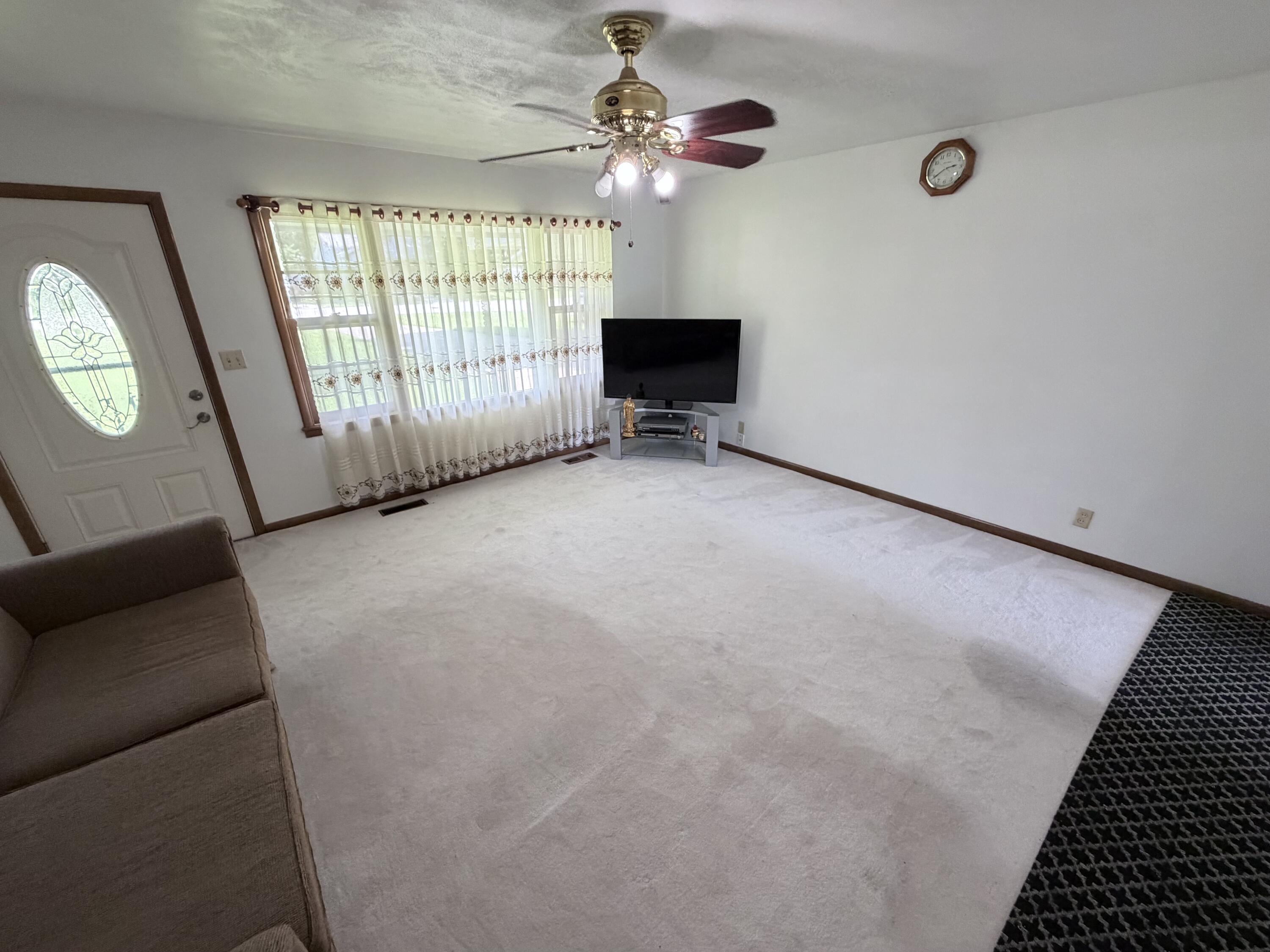 500 West Crestview Street Property Photo 5