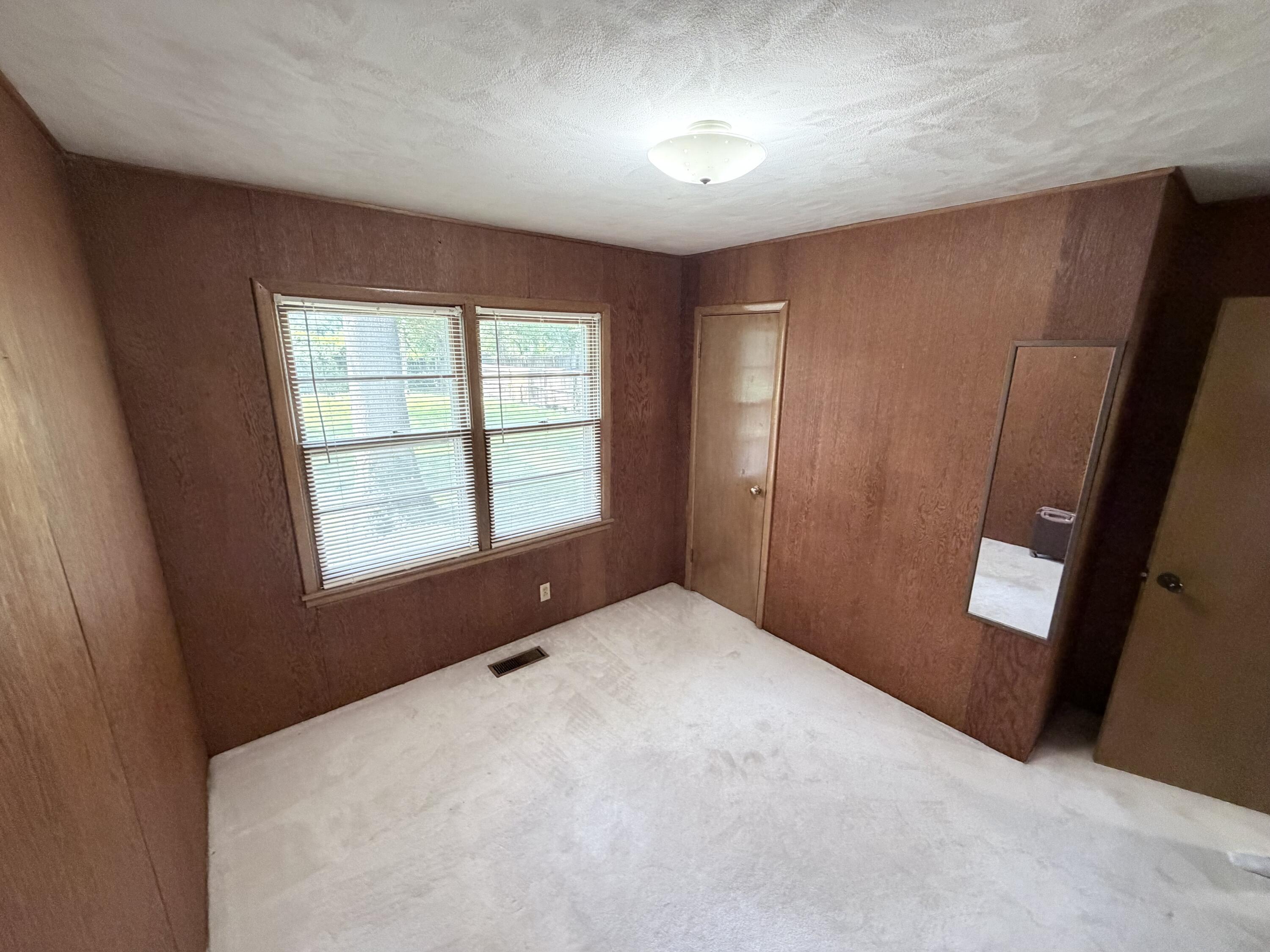 500 West Crestview Street Property Photo 9