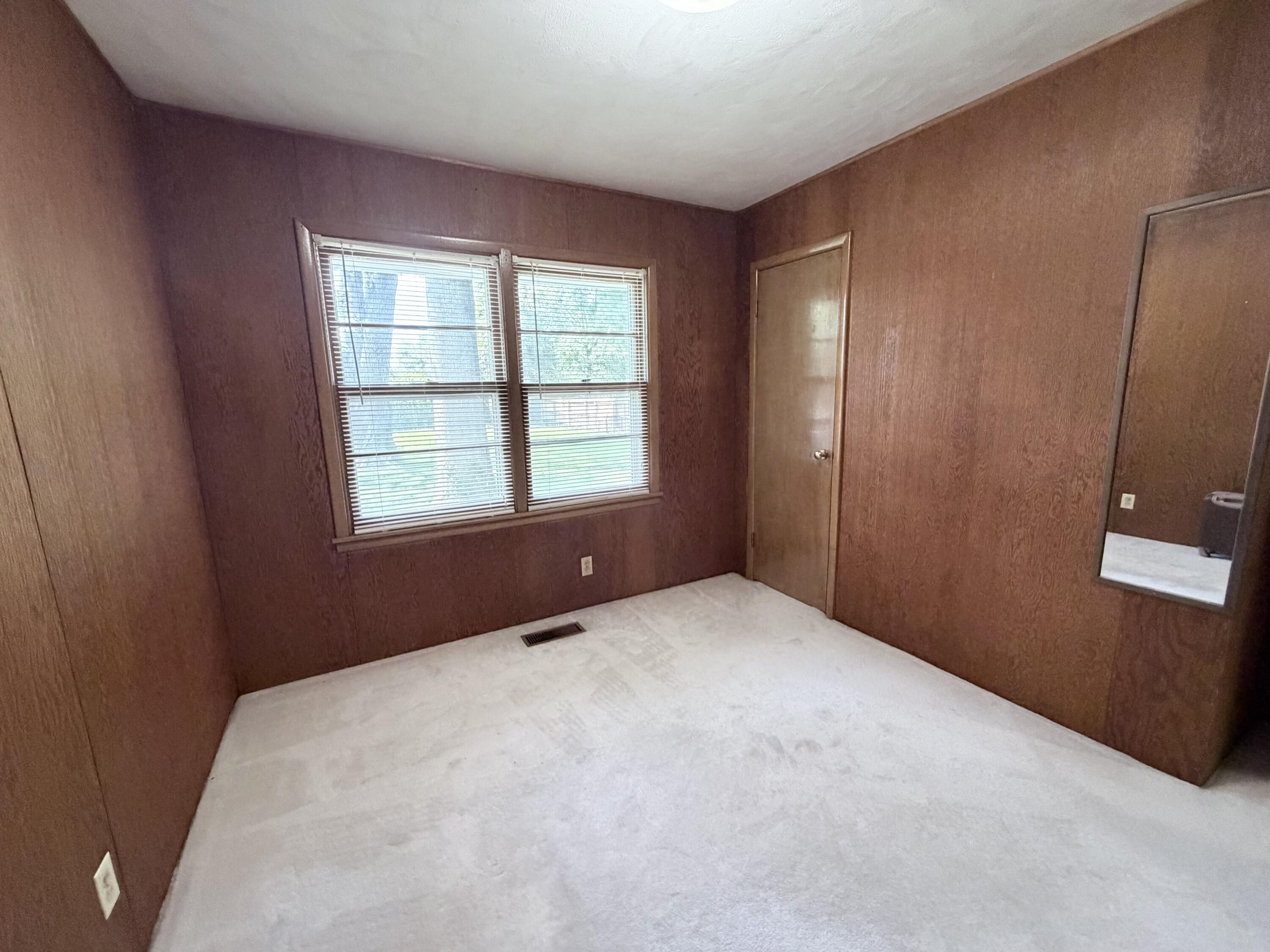 500 West Crestview Street Property Photo 10