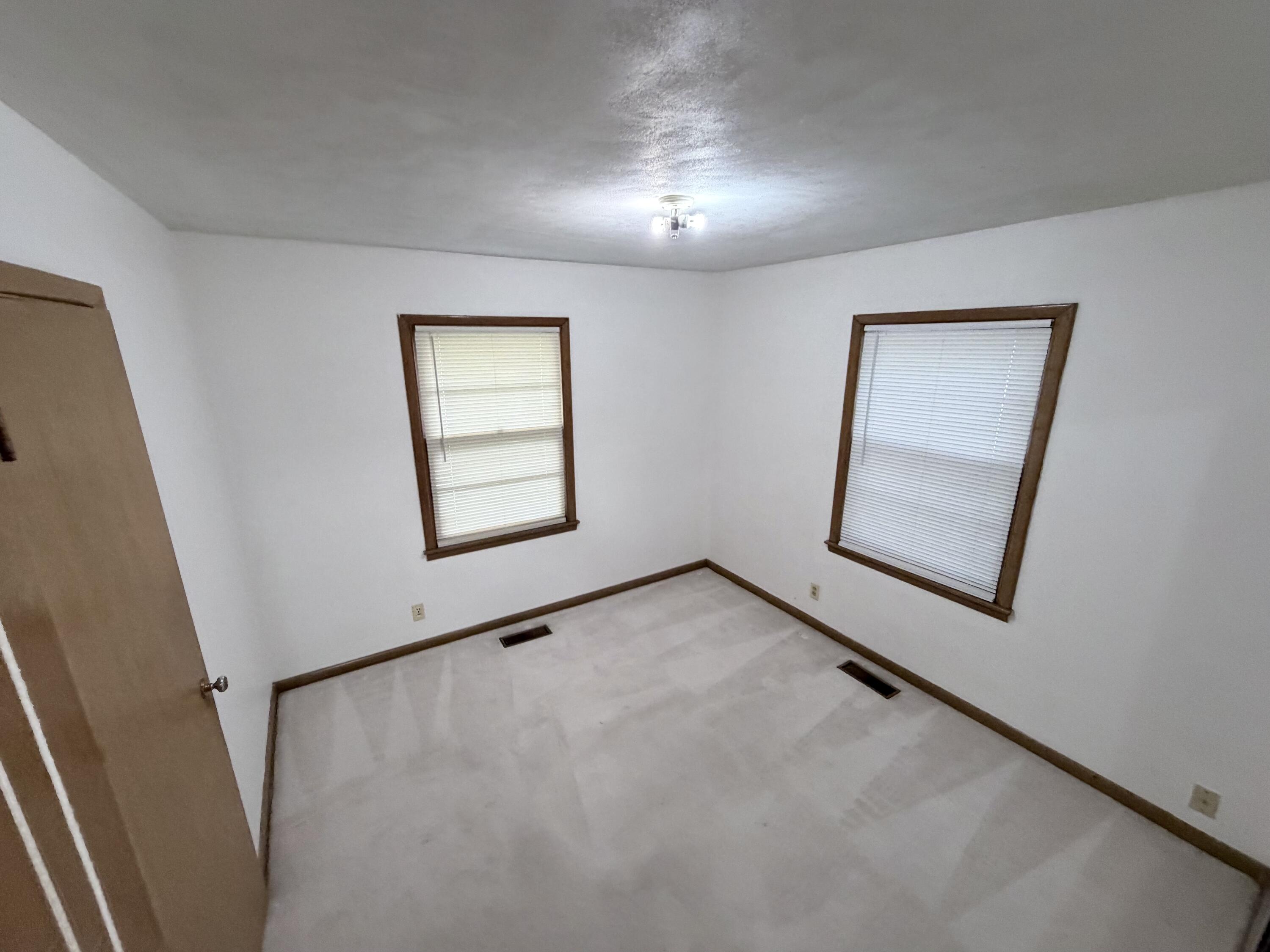500 West Crestview Street Property Photo 11