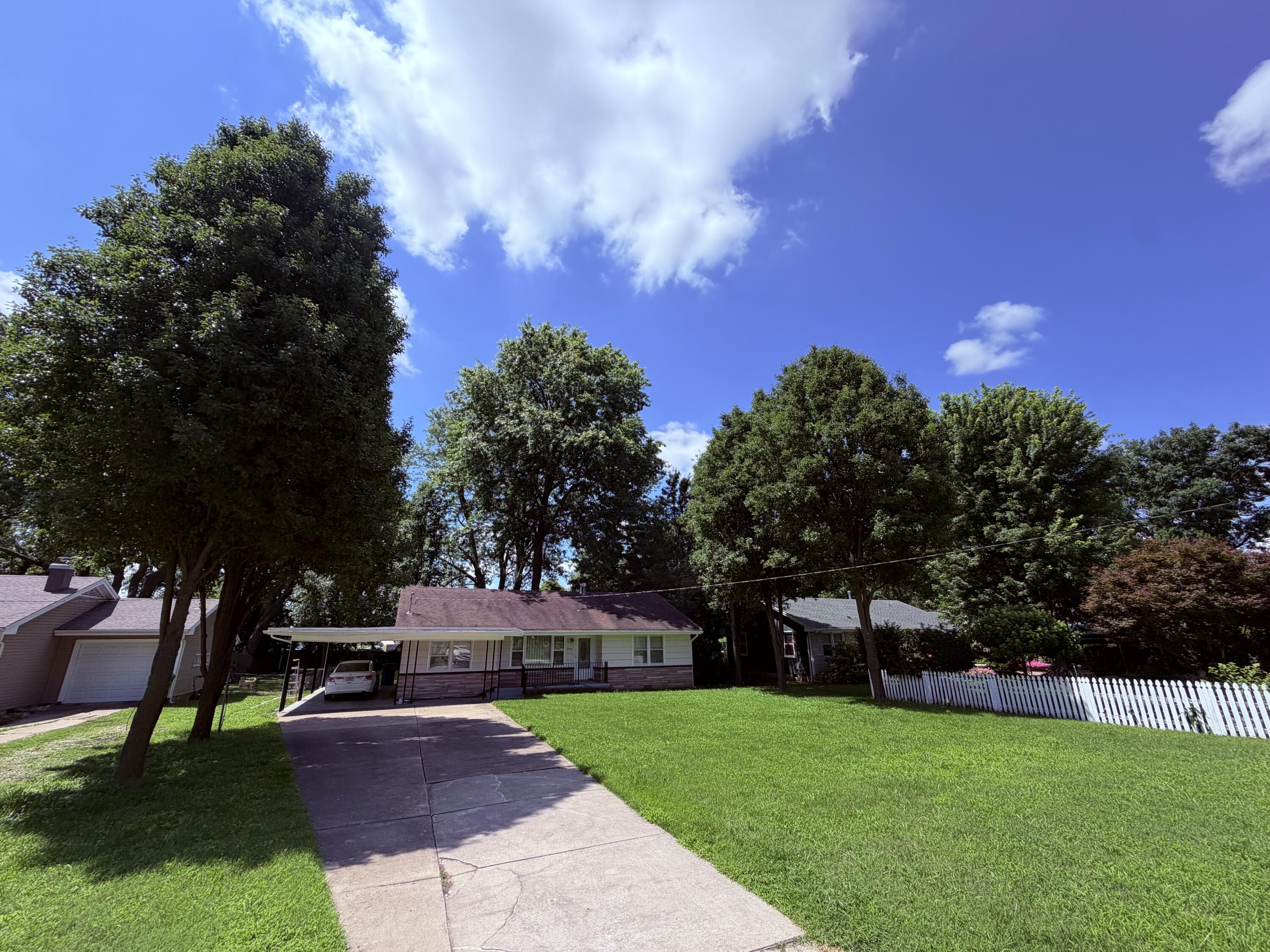 500 West Crestview Street Property Photo 14